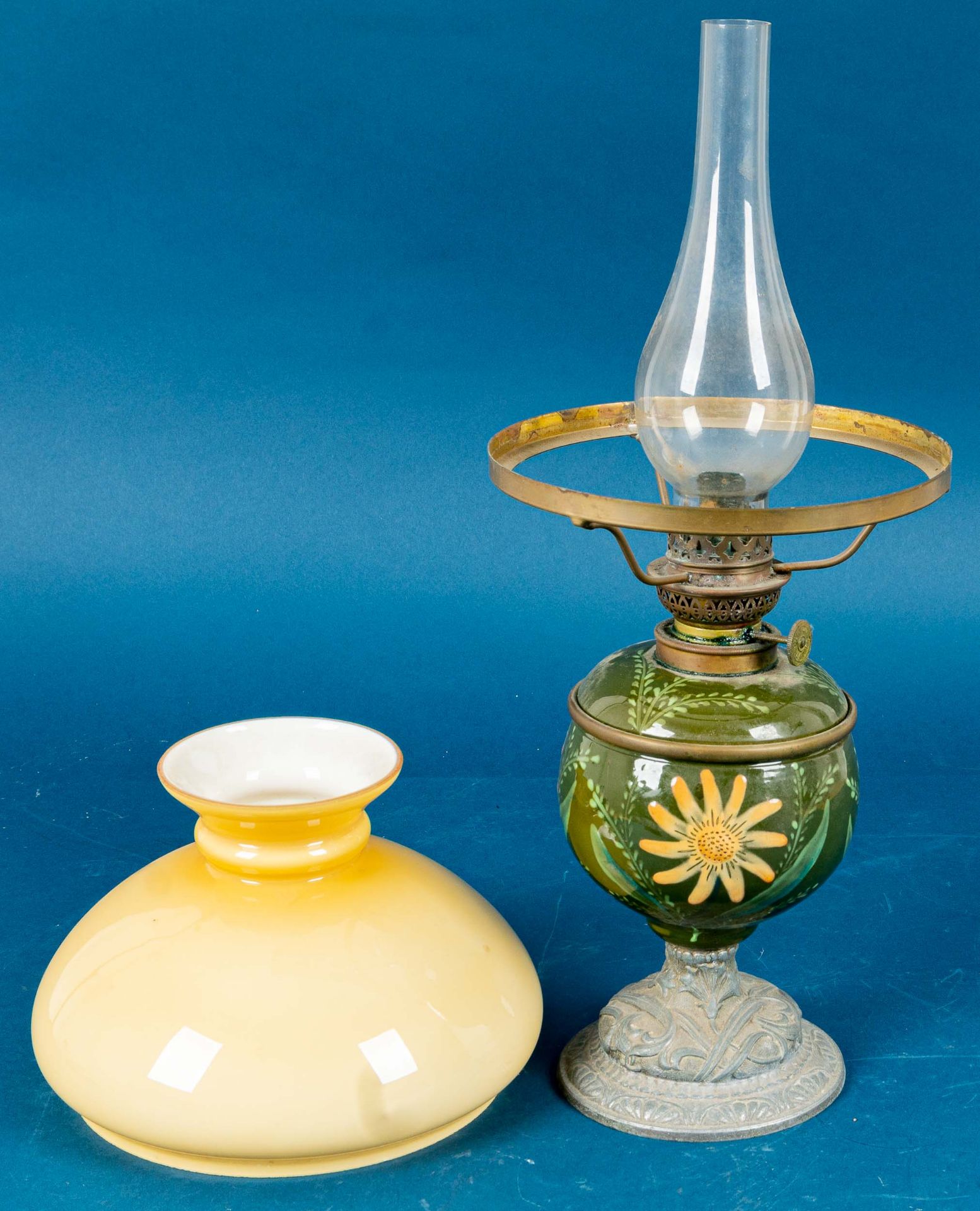 Antike Petroleumlampe, deutsch um 1920, Höhe ca. 45 cm, unperfekter Erhalt. - Image 6 of 8