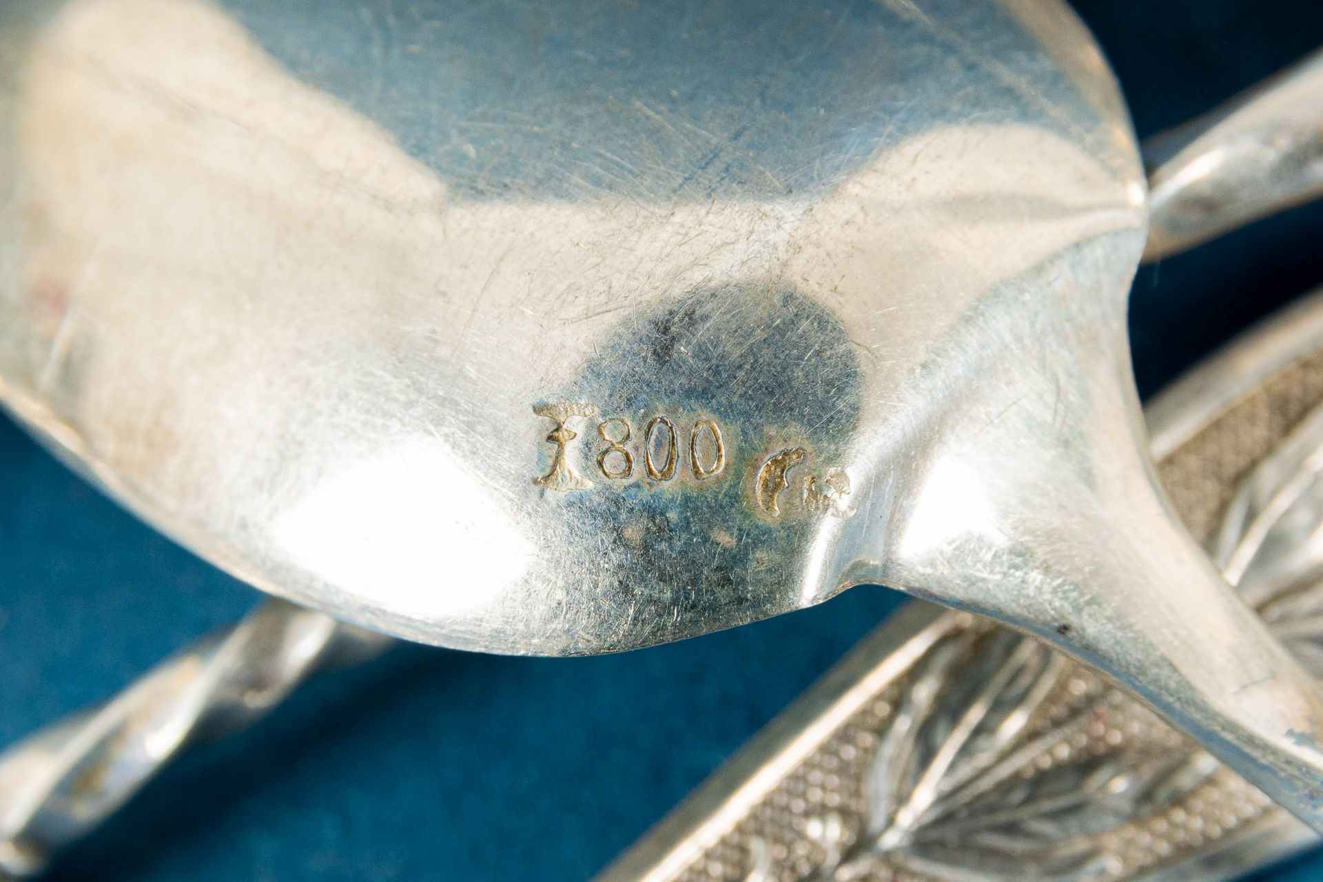 Folge von 6 langstieligen Grog-Löffeln, 800er Silber massiv, Griffstücke mit stilisierter Blatt-Mot - Image 8 of 8