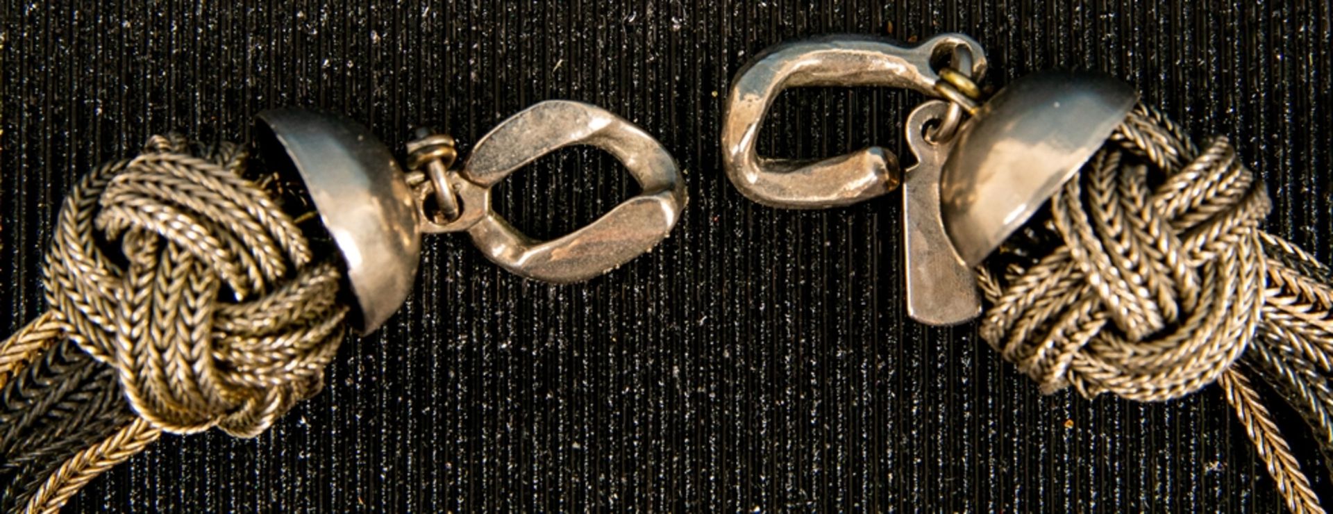 Achtsträngige "YVES-SAINT-LAURENT" Halskette, silberfarbige bzw. geschwärzte, stellenweise verknote - Image 2 of 5