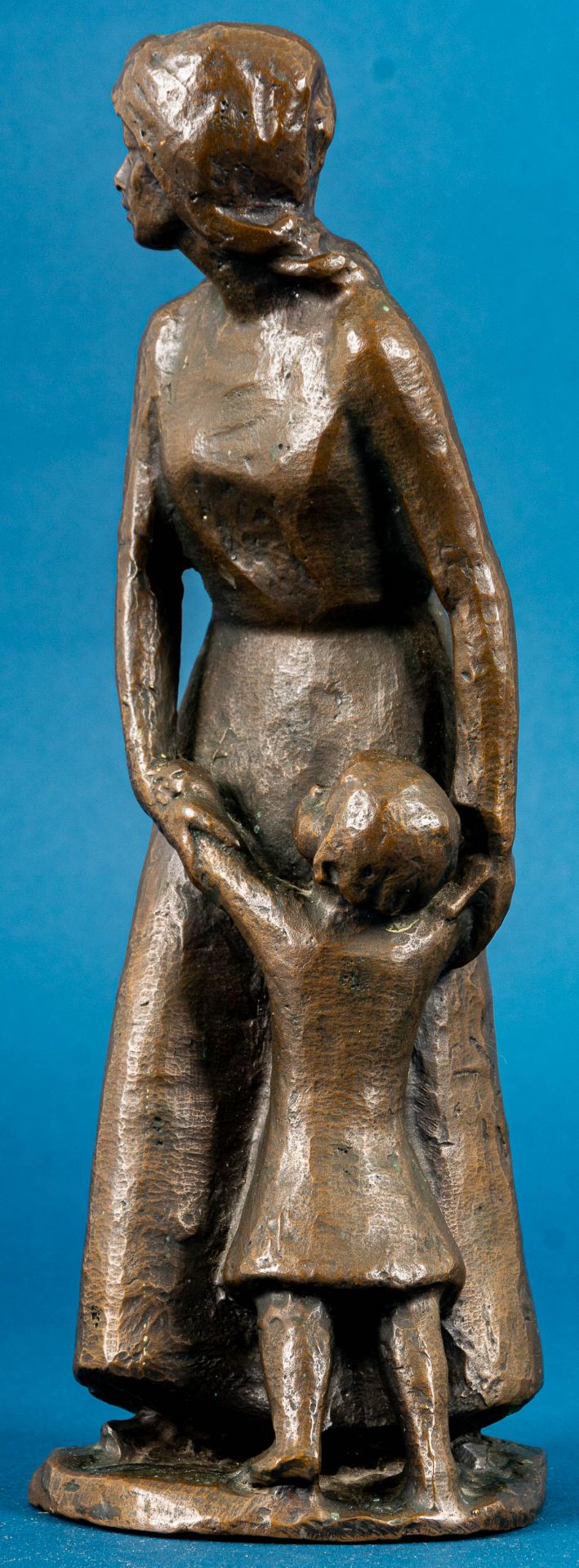 "Mutter und Kind". Limitierte multiple Bronze. Uneindeutig monogrammiert, schwerer Hohlguss, Höhe c - Bild 2 aus 17