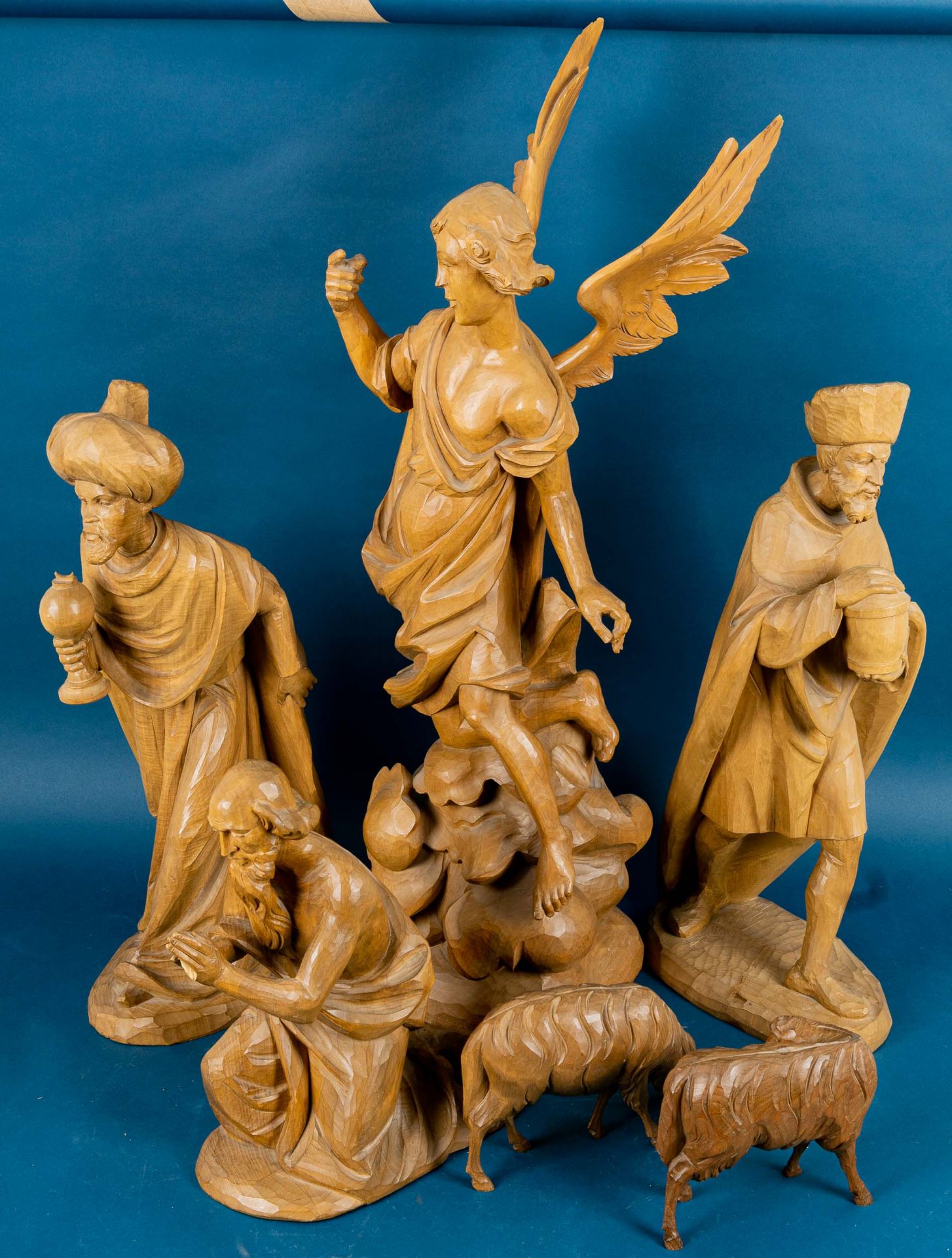 "Die heiligen 3 Könige, mit großem Engel und 2 Schafen" - Oberammergau'er Schnitzkunst aus der Werk - Image 9 of 32