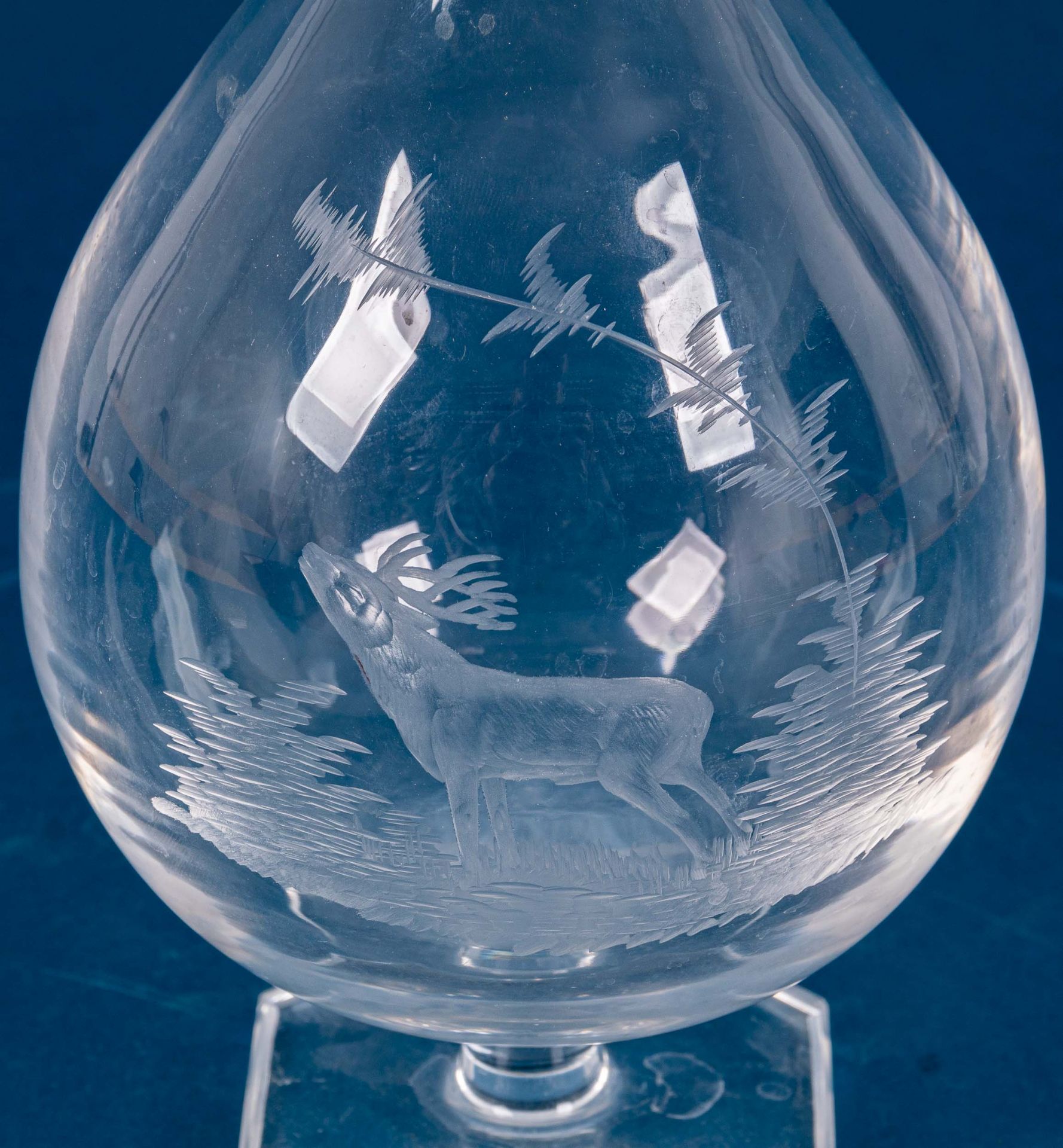 Edle Glaskaraffe; schweres farbloses Kristallglas mit jagdlichem Schliffdekor; 925er Sterlingsilber - Bild 3 aus 10