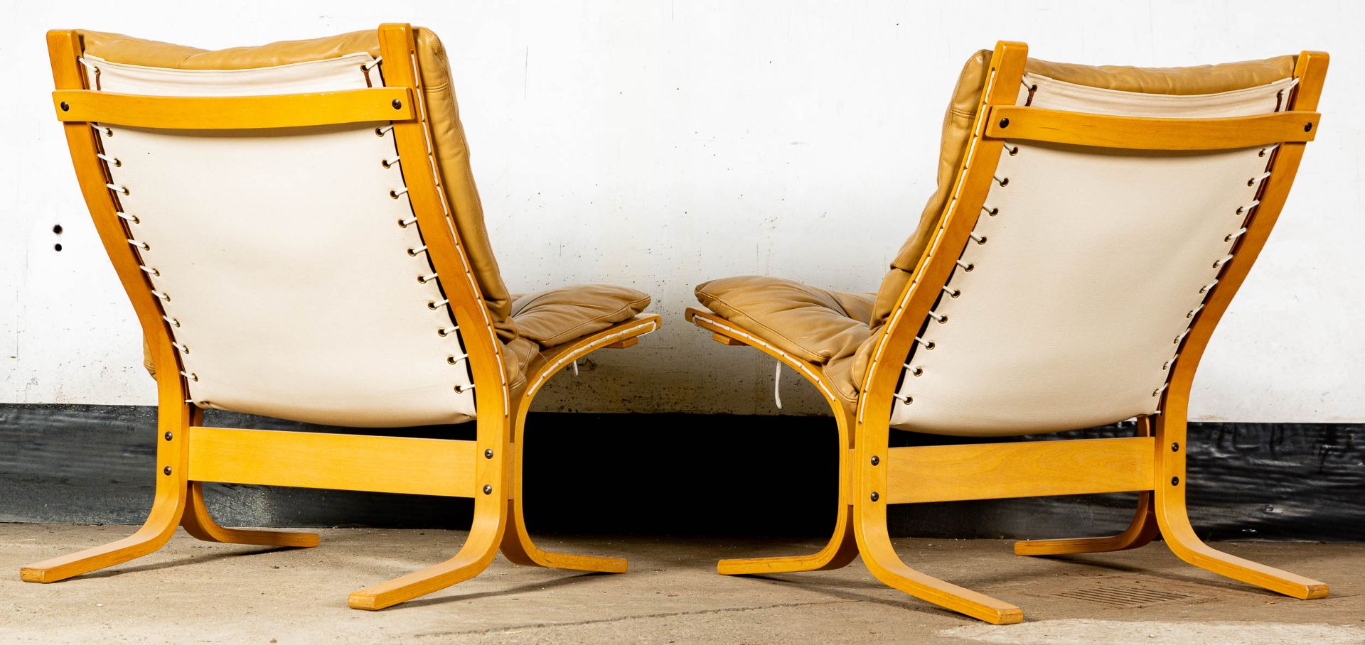 Paar bequemer Siesta-Sessel, beigefarbene Lederbezüge, Konstruktion aus gebogenem Weißbuchenschicht - Bild 10 aus 14