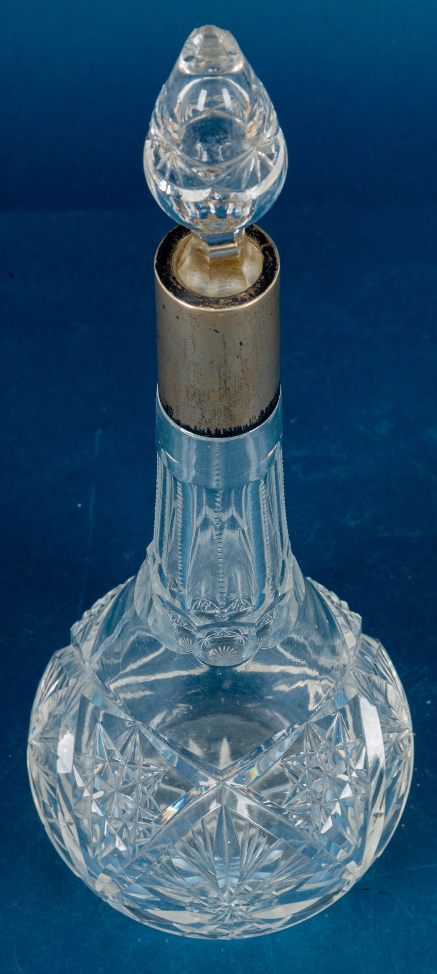 Prachtvolle Kristallglaskaraffe mit Sternschliffdekoren und 800er Silber-Montur. Höhe ca. 44,5 cm,  - Bild 2 aus 8