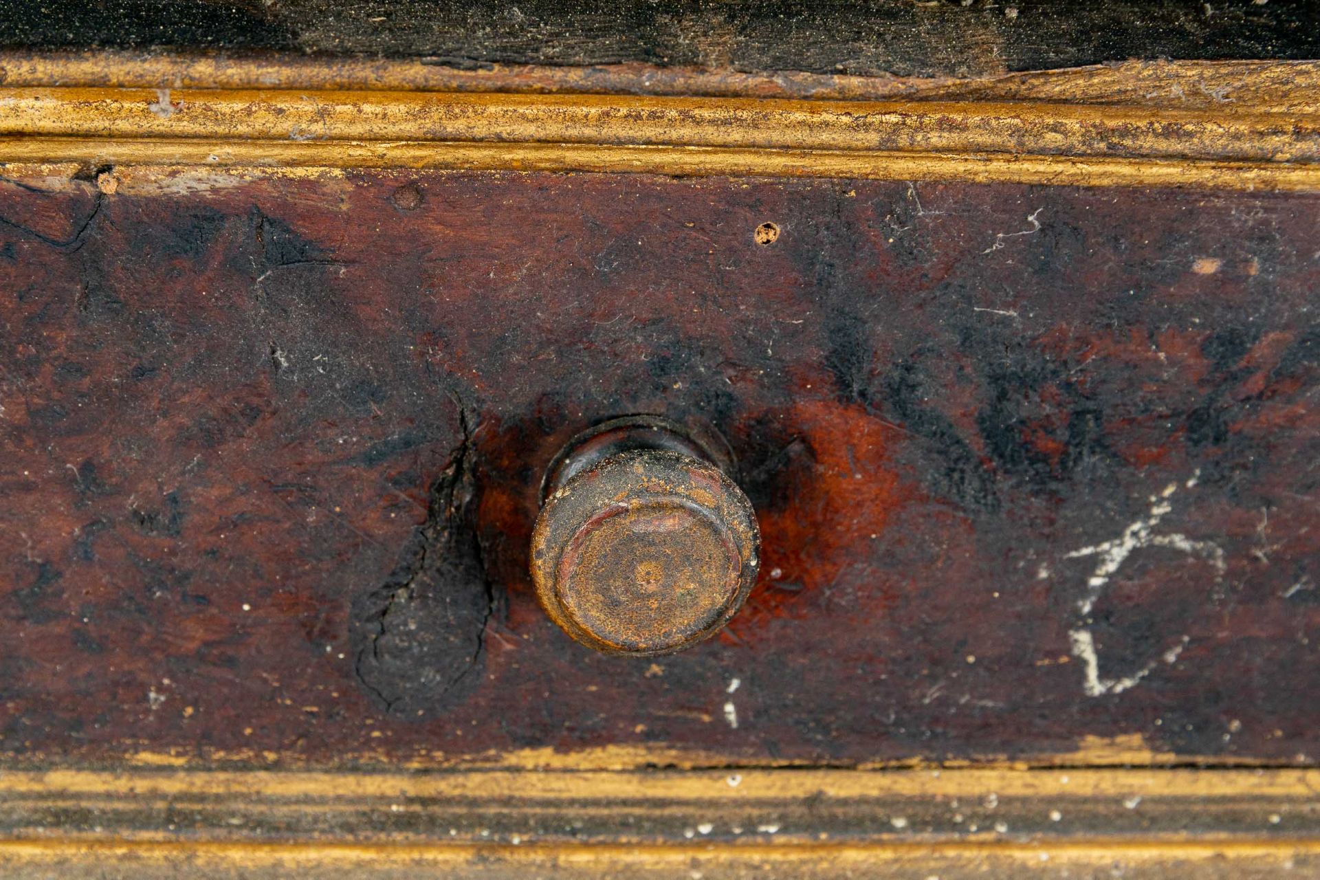 Antiker Kabinettschrank, wohl deutsch 17. oder 18. Jhd., massiver Nussbaumkorpus mit abklappbarer F - Bild 12 aus 30