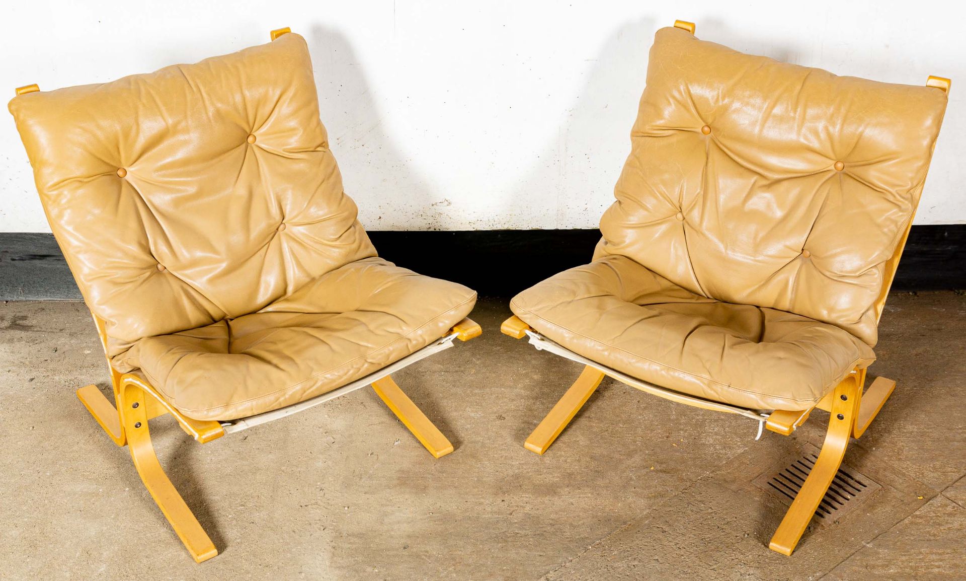 Paar bequemer Siesta-Sessel, beigefarbene Lederbezüge, Konstruktion aus gebogenem Weißbuchenschicht - Bild 2 aus 14
