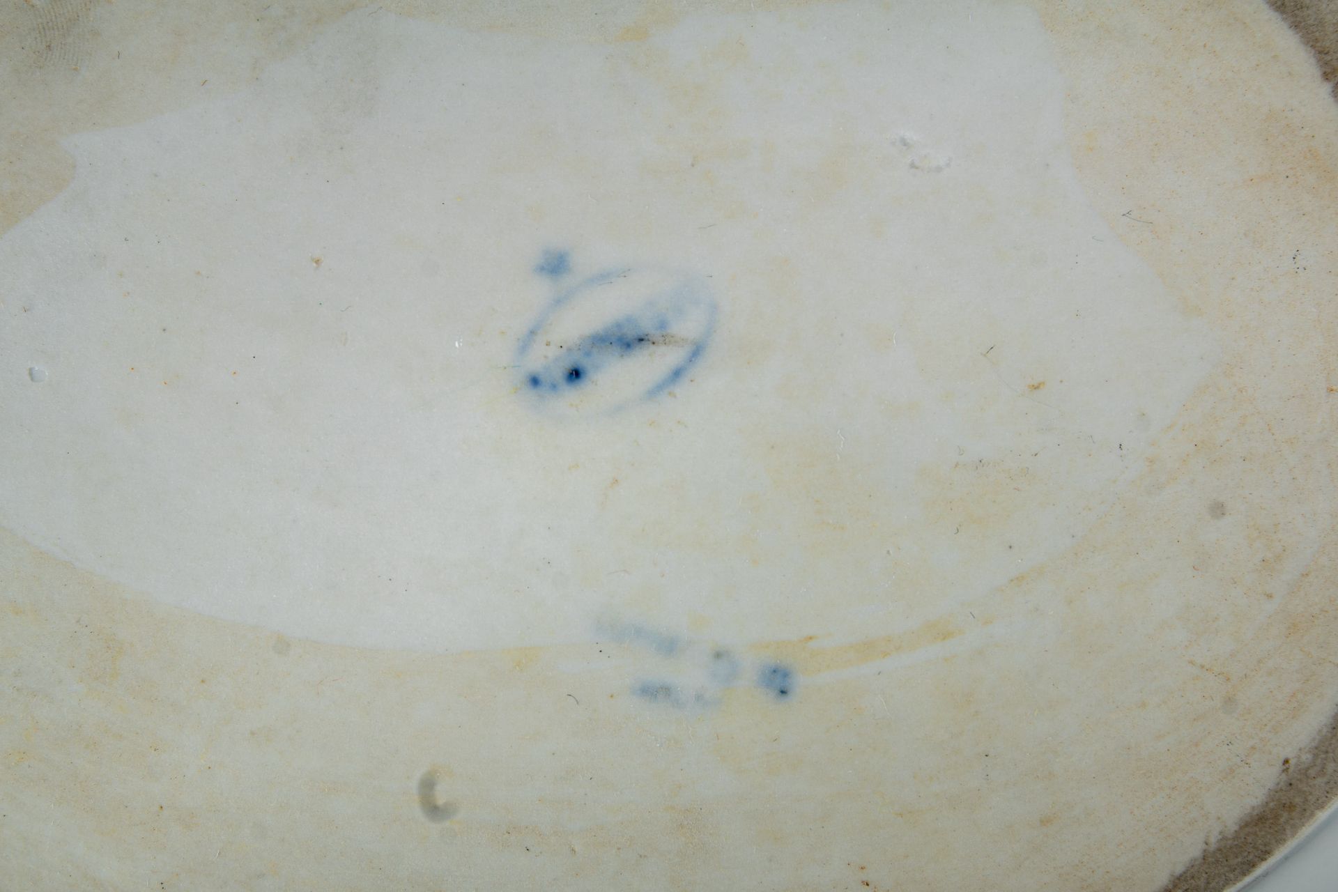 Ovale Deckelterrine, STADT MEISSEN , Weißporzellan mit bläulichem Zwiebelmusterdekor. Schöner, rest - Image 9 of 13