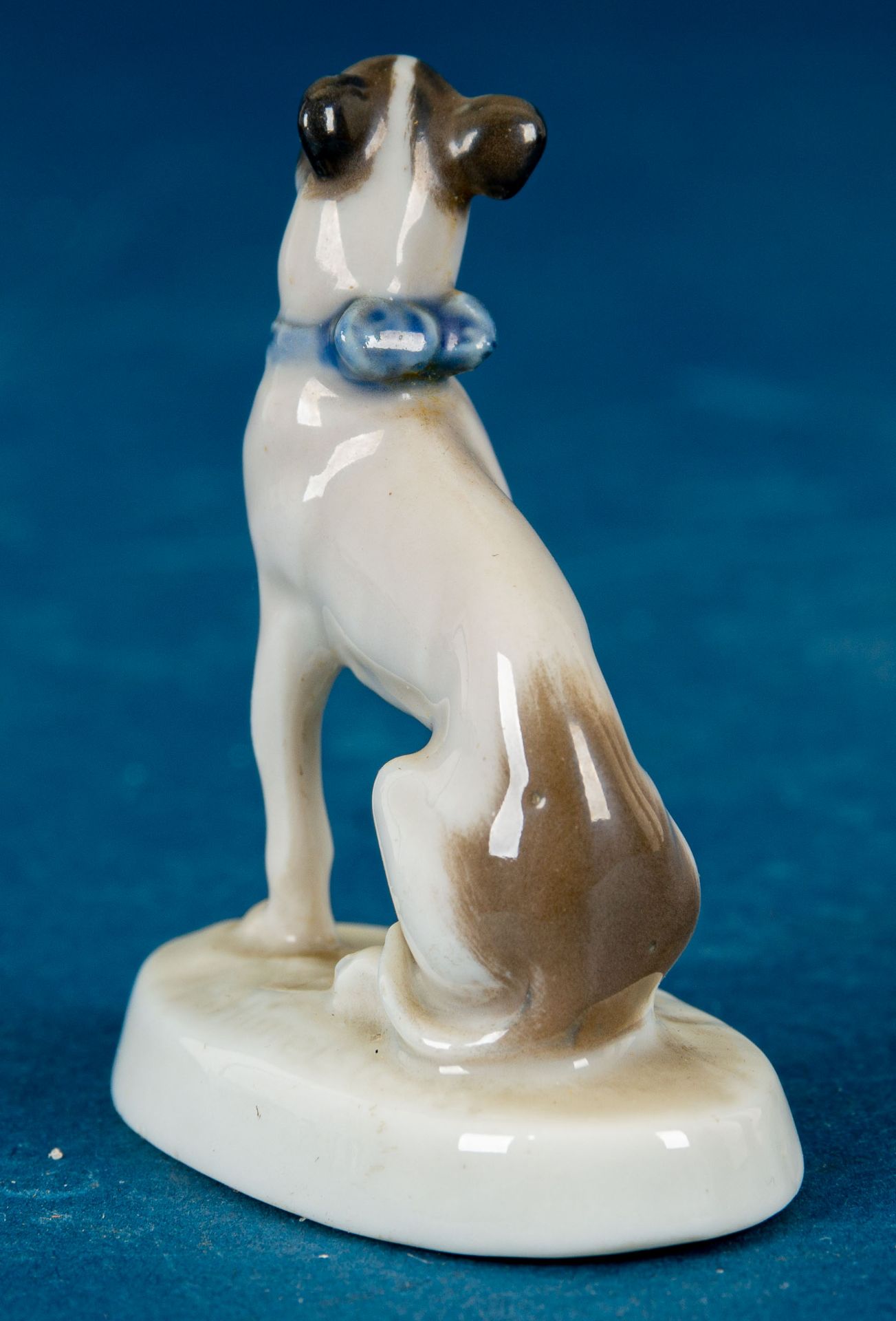 "Terrier" der Marke Rosenthal, kleine Porzellanfigur eines jungen Vorstehhundes, das Pfötchen geben - Image 5 of 8