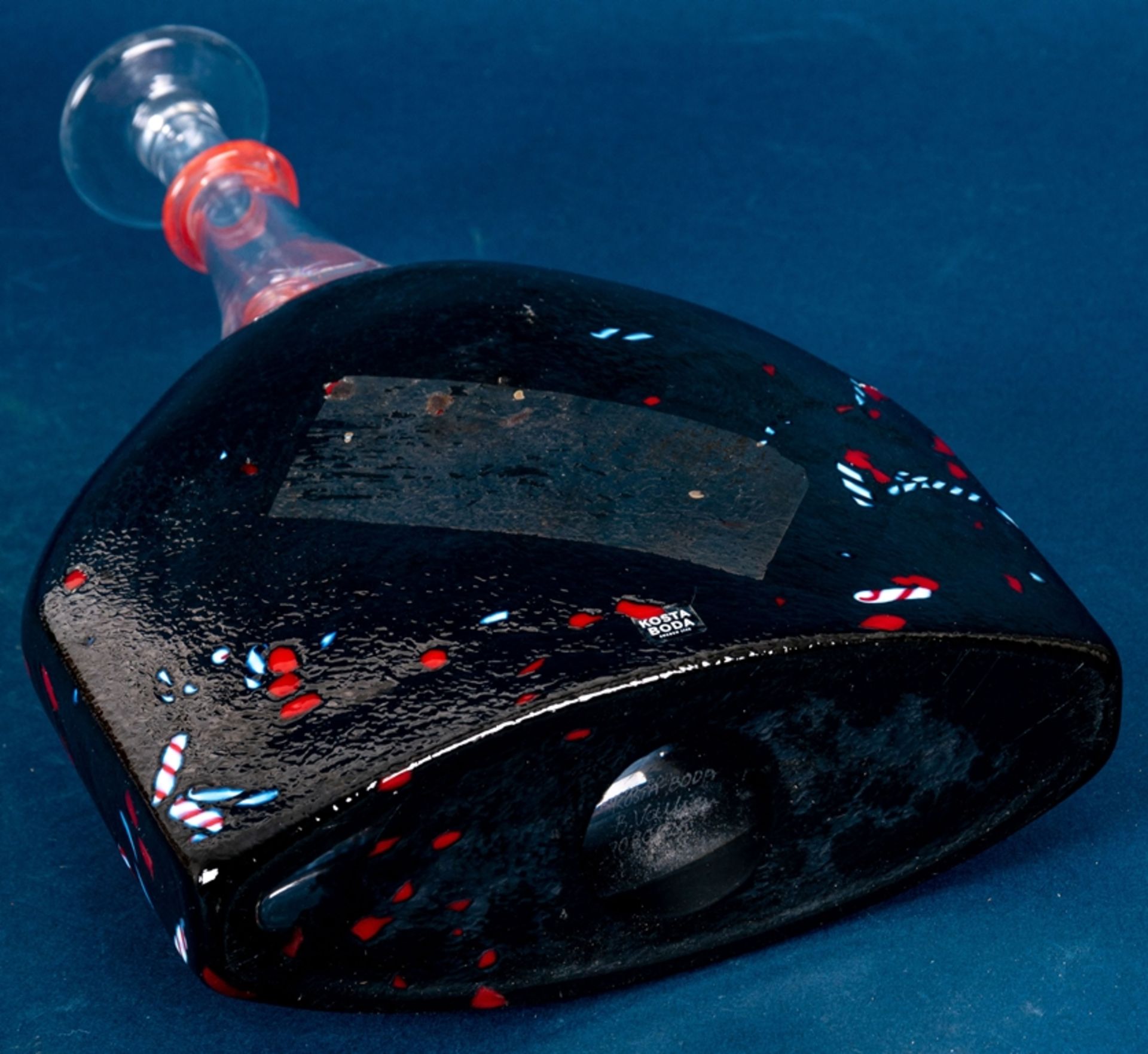 Große KOSTA - BODA Flaschenvase, Entwurf des Vertil Vallien, Modellno. 7080525, schwarz überfangene - Bild 10 aus 13