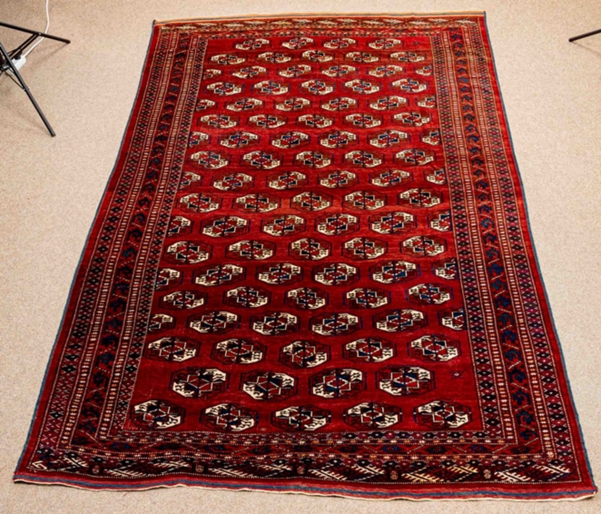 Antiker Tekke Hauptteppich, Turkmenistan Ende 19. Jhdt. Format ca. 315 x 200 cm. 100% Naturpflanzen