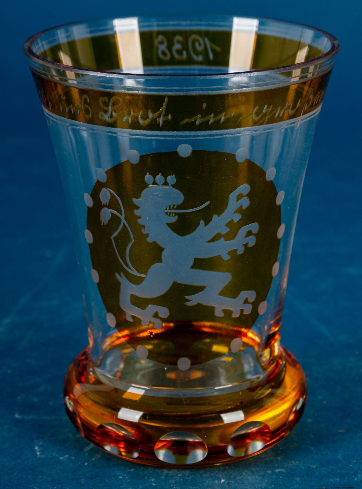 "Ihr gabt uns Brot in großer Not", bernsteinfarbener Pokalbecher, böhmisches Glas von 1938, sehr sc