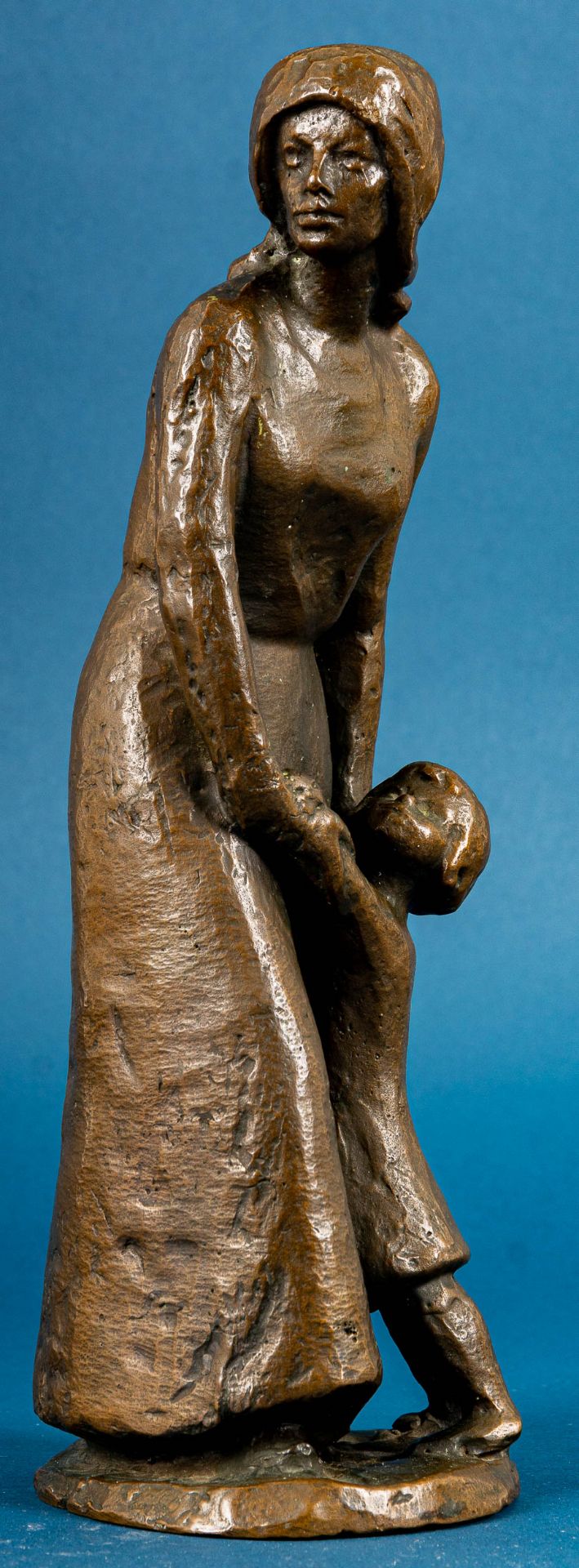 "Mutter und Kind". Limitierte multiple Bronze. Uneindeutig monogrammiert, schwerer Hohlguss, Höhe c - Bild 7 aus 17