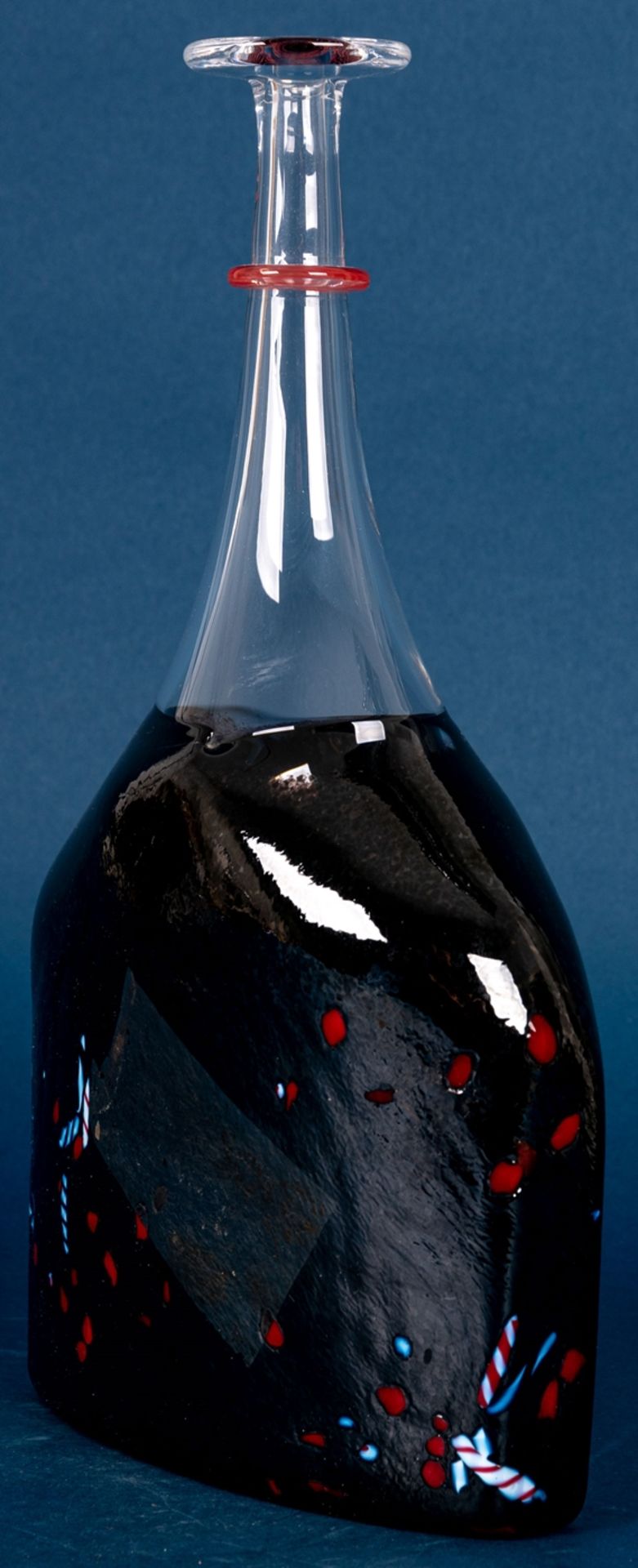 Große KOSTA - BODA Flaschenvase, Entwurf des Vertil Vallien, Modellno. 7080525, schwarz überfangene - Bild 8 aus 13