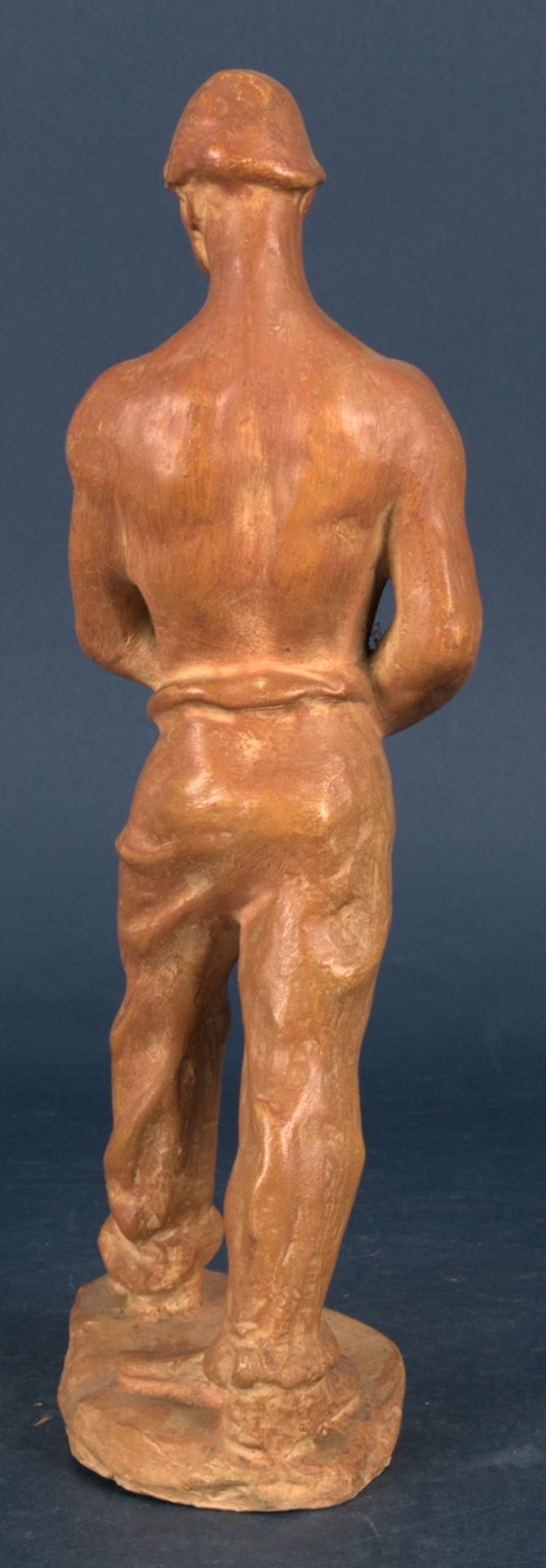 "Bergmann" - bräunlich bemalte Gipsfigur eines entschlossen wirkenden Bergarbeiters mit freiem Ober - Image 5 of 10