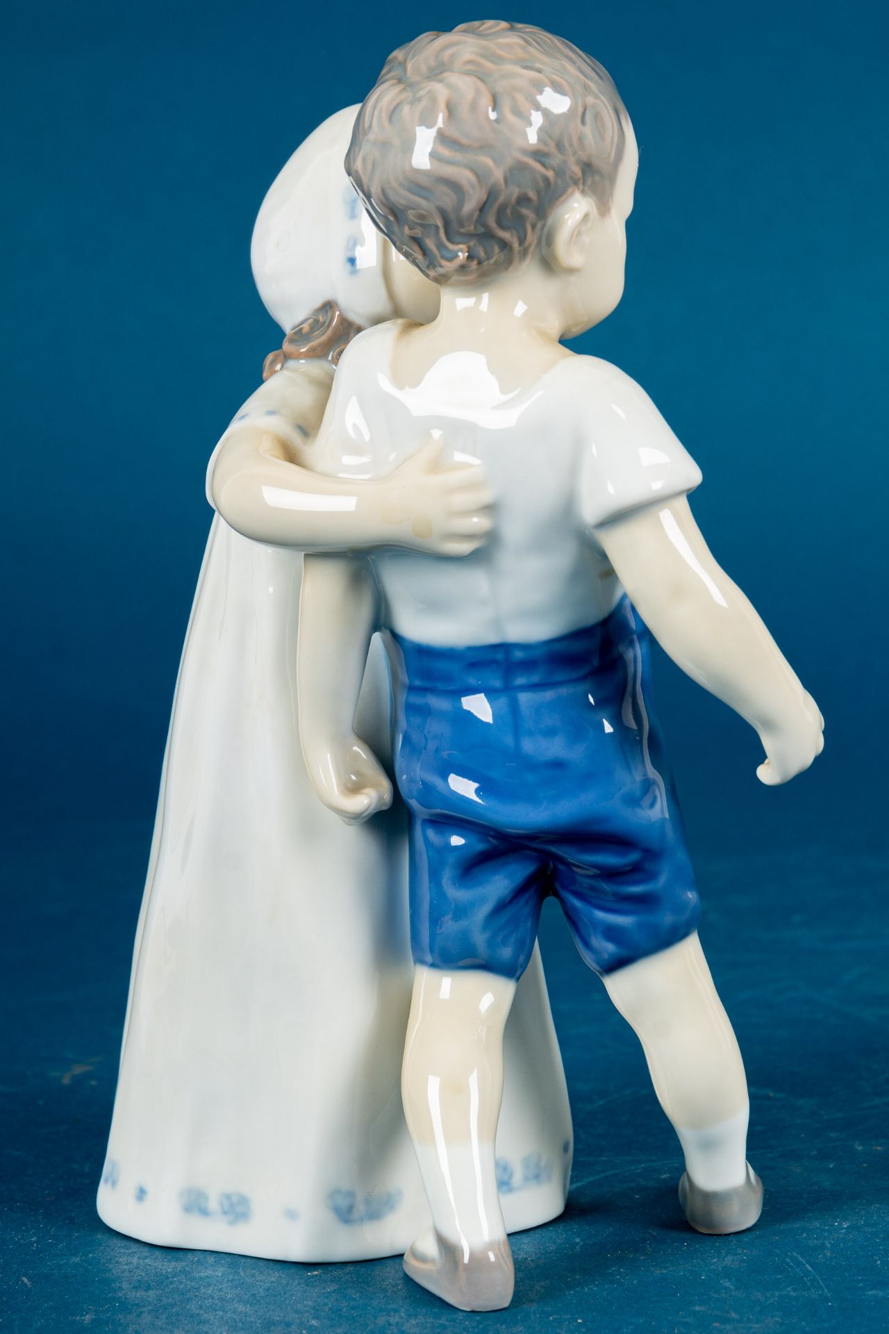 "Junge Liebe", mit sanften Tönen polychrom bemalte Figurengruppe eines sehr jungen Paares, Bing & G - Image 4 of 13