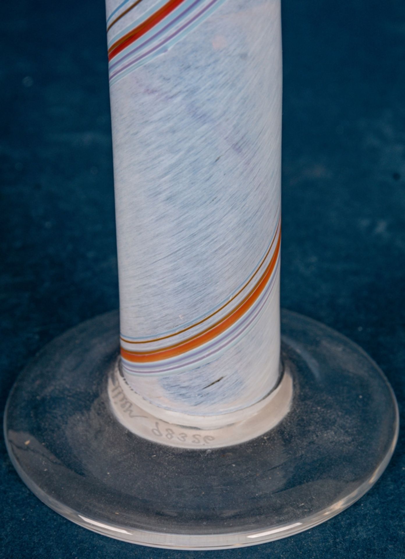 Hohes KOSTA - BODA Kelchglas des Bertil Vallien, Modellno. 98326, farblose Kuppa & Stand, säulenart - Bild 4 aus 5