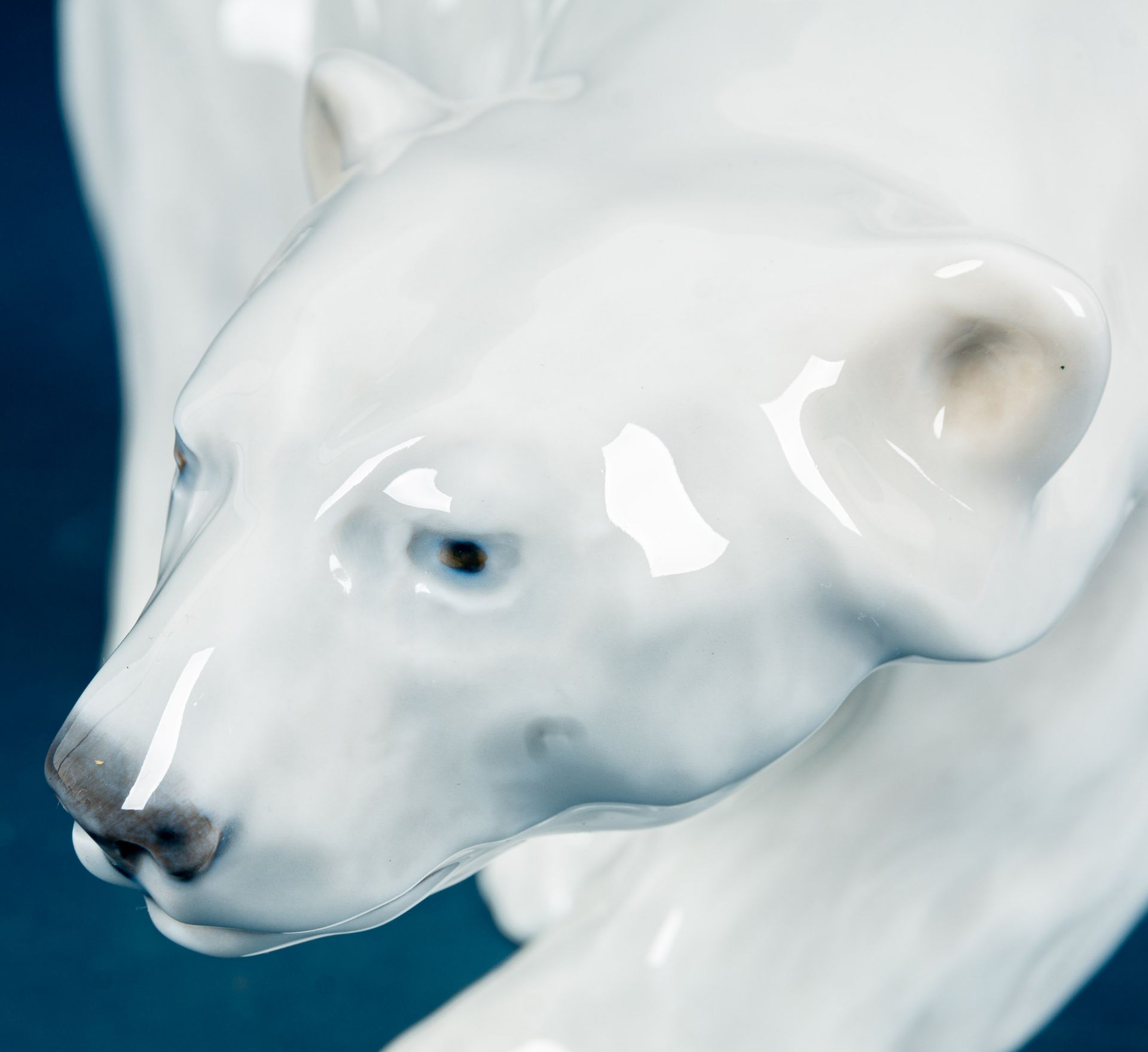Schreitender Eisbär, wohl Kopenhagen, Höhe ca. 17 cm, Länge ca. 28 cm; sehr schöner, unbeschädigter - Image 13 of 13