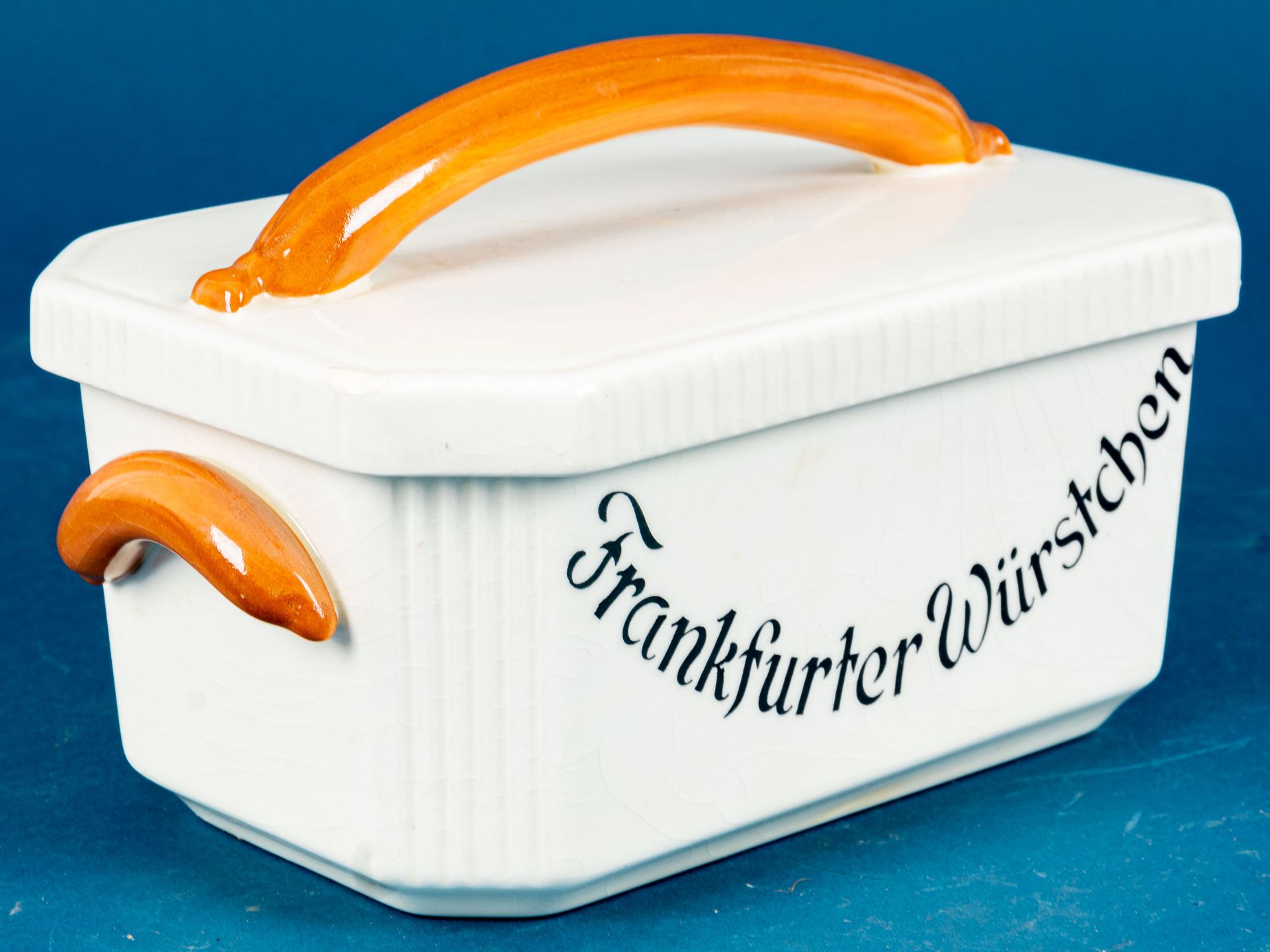 "Frankfurter Würstchen", rechteckige Steingut-Deckeldose der "Schrammberger Majolika - Fabrik", Mod - Bild 2 aus 9