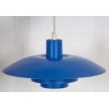 Orig. Poulsen - Deckenlampe der 1960er/70er Jahre, blau bzw. weiß emailliertes Metallblech, 1flammi