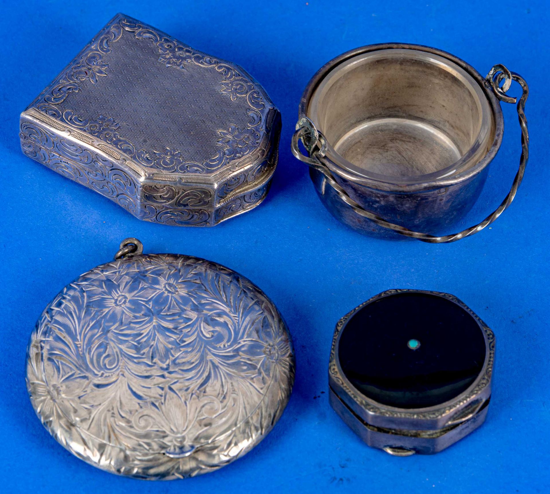 4teiliges Konvolut versch. alter & antiker Kleinigkeiten, bestehend aus: kleinem Eimer mit Glaseins
