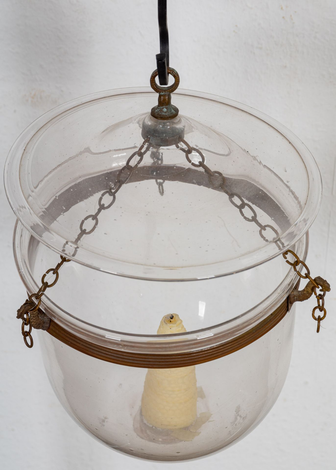 Antike Flurlampe für Kerzenfeuerung, zylindrischer, farbloser Glaskörper an metallischer Kettenaufh - Image 3 of 6