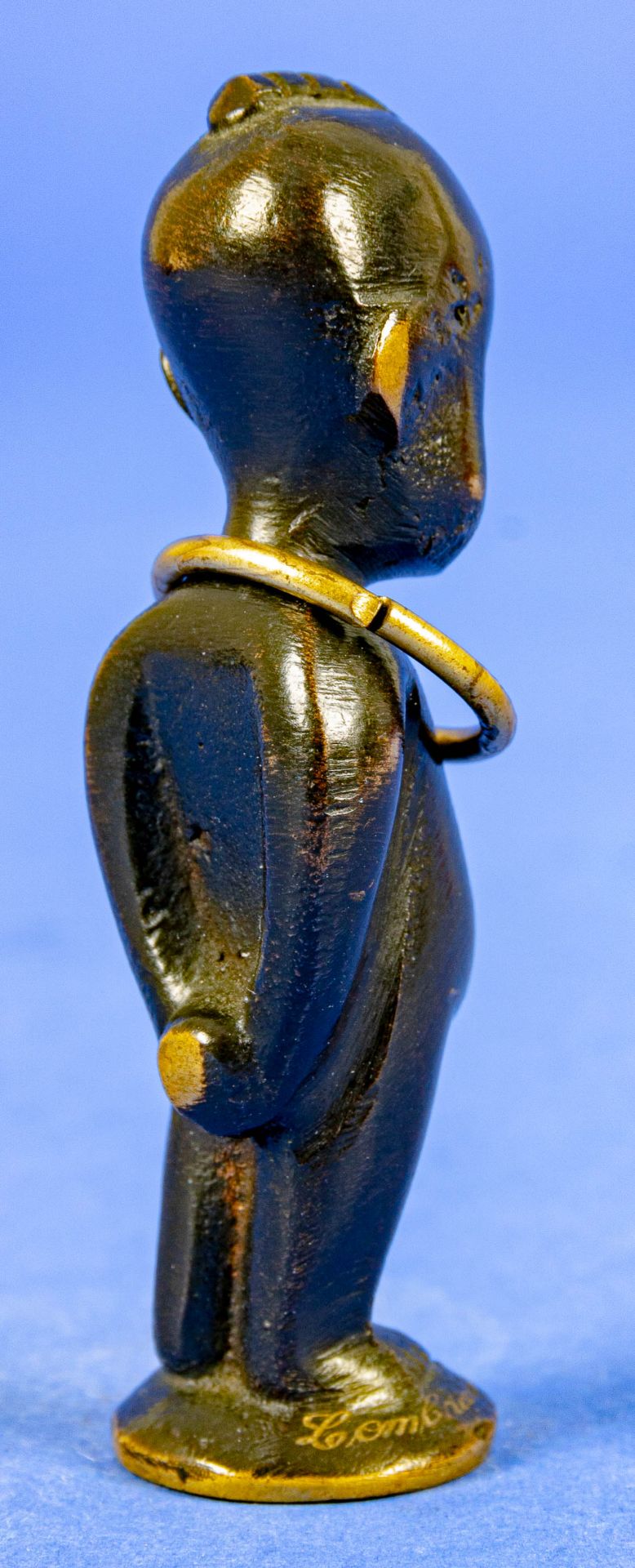 Afrikanischer Knabe mit Halsreif, als Petschaft geeignet, Höhe ca. 6,2 cm, ungravierte Bodenplatte. - Image 4 of 11
