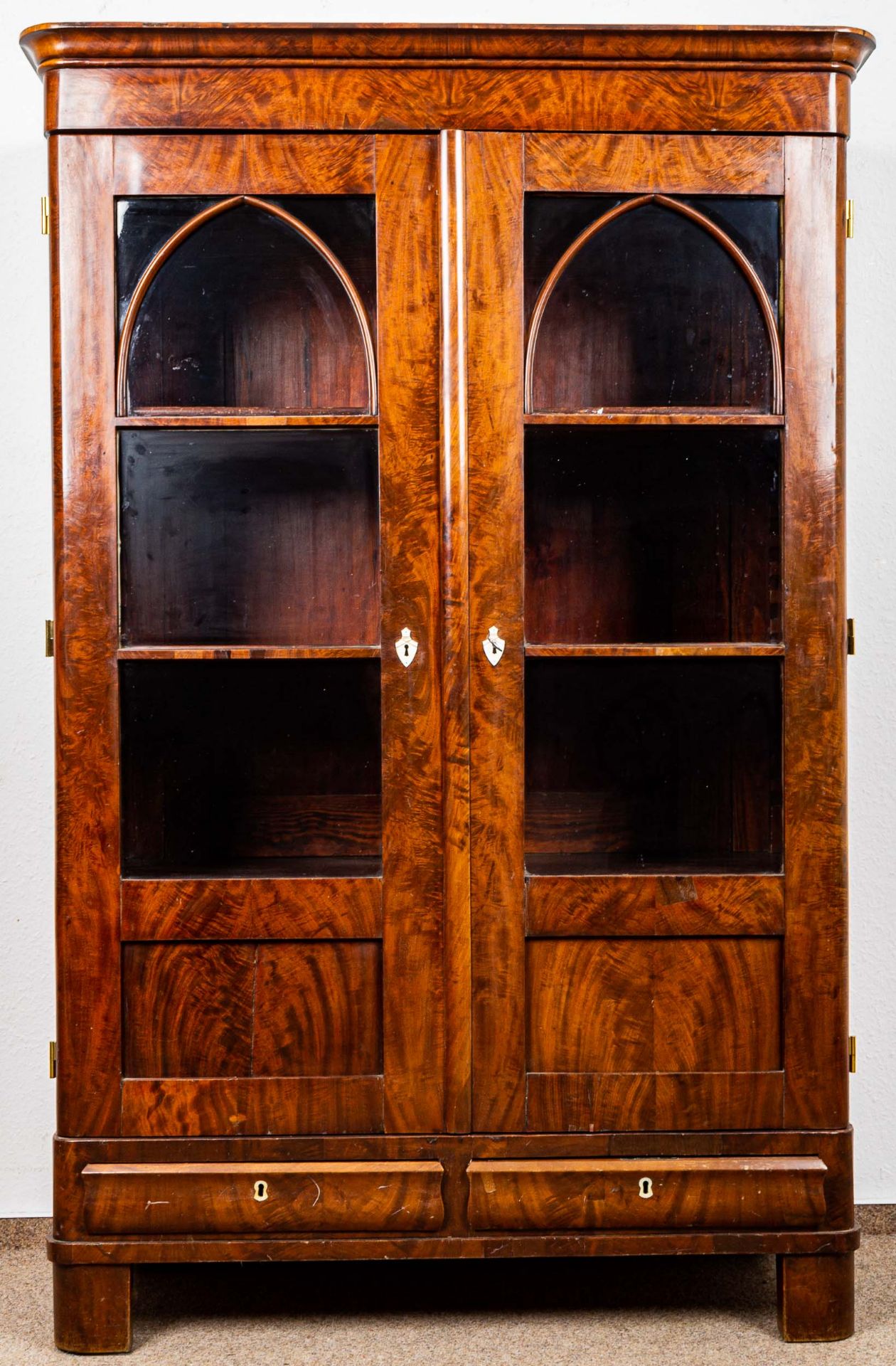 Antiker zweitüriger Bücherschrank, Biedermeier dt. um 1830/ 40. Mahagoni massiv & auf Nadelholzkorp - Bild 4 aus 12