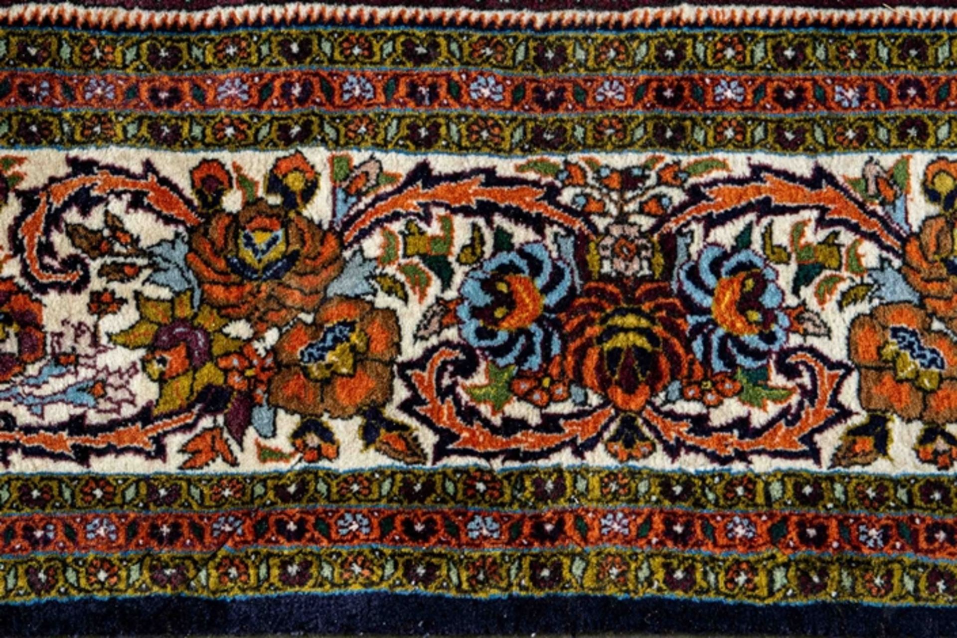 Großer MOUD-Teppich. Schwerer Teppich, Iran Ende 20./Anfang 21. Jhdt., ca. 339 x 252 cm, durchgemus - Image 6 of 7