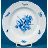 Speiseteller, Meissen, Schwertermarke, 1. Wahl, sächsisches Weißporzellan um 1900 mit blauen Blumen