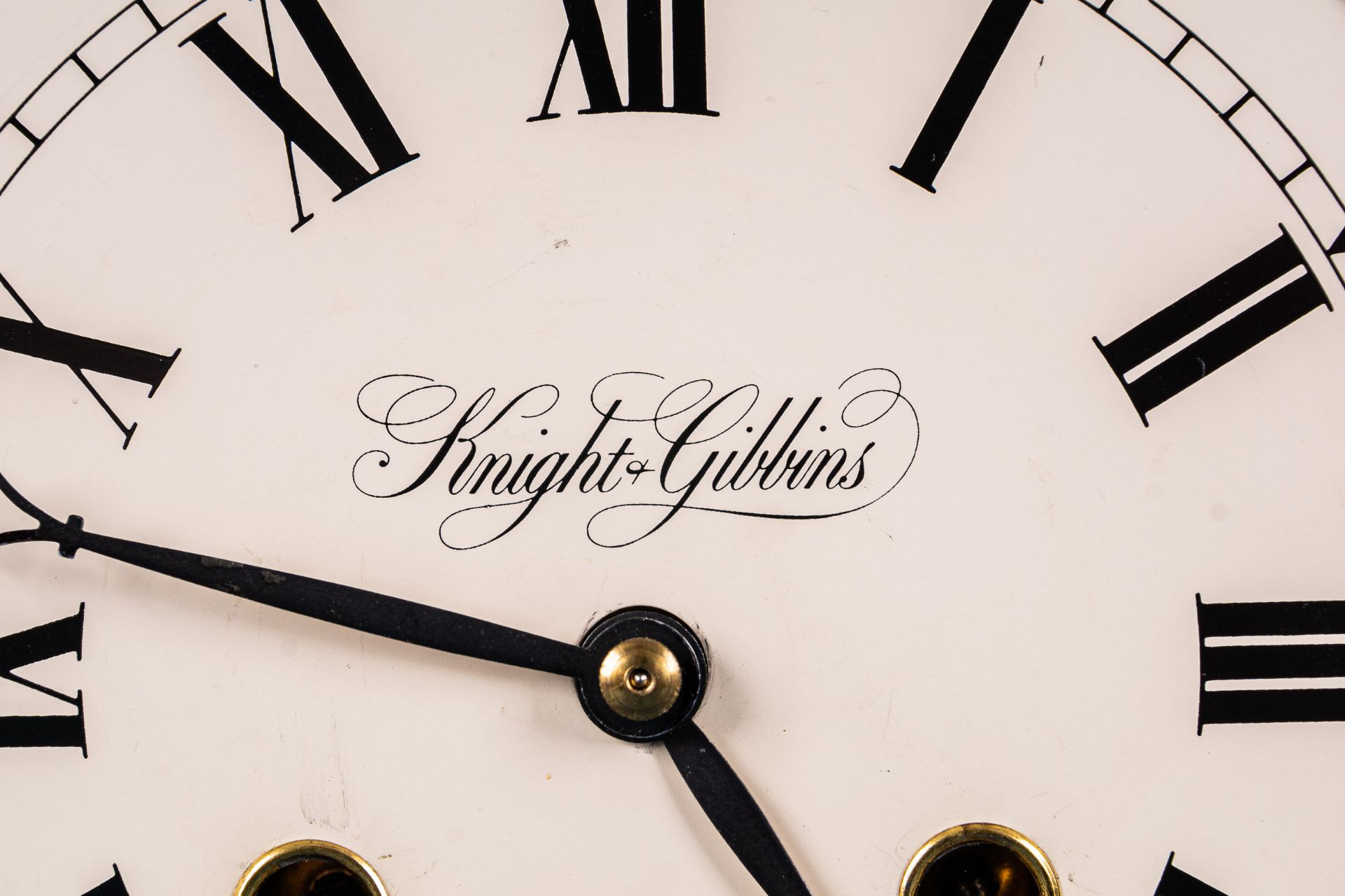 Dekorative "Knight - Gibbons", London. Tisch-/ Kaminuhr in lackiertem Mahagonigehäuse. Frontseitig - Image 11 of 19