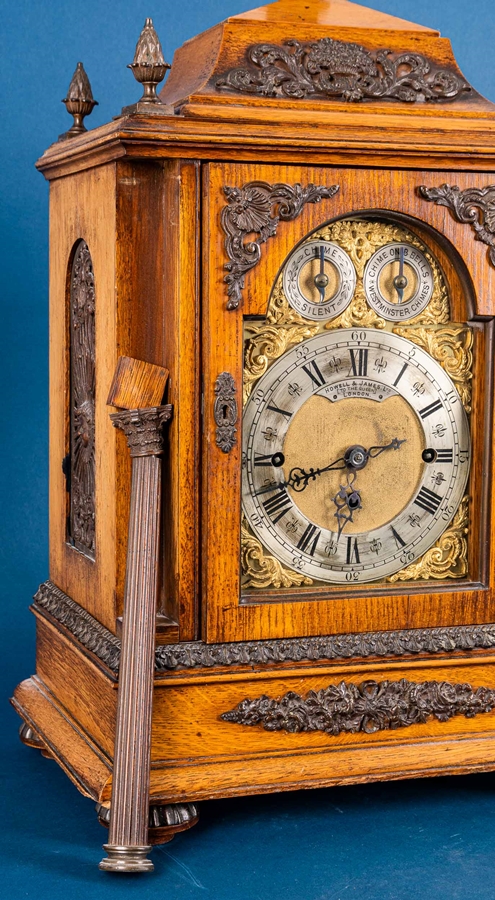 Große englische Kaminuhr, sogen. Bracket - Clock, Engl. um 1900/ 20. Massives Eichengehäuse, aufwän - Bild 12 aus 43