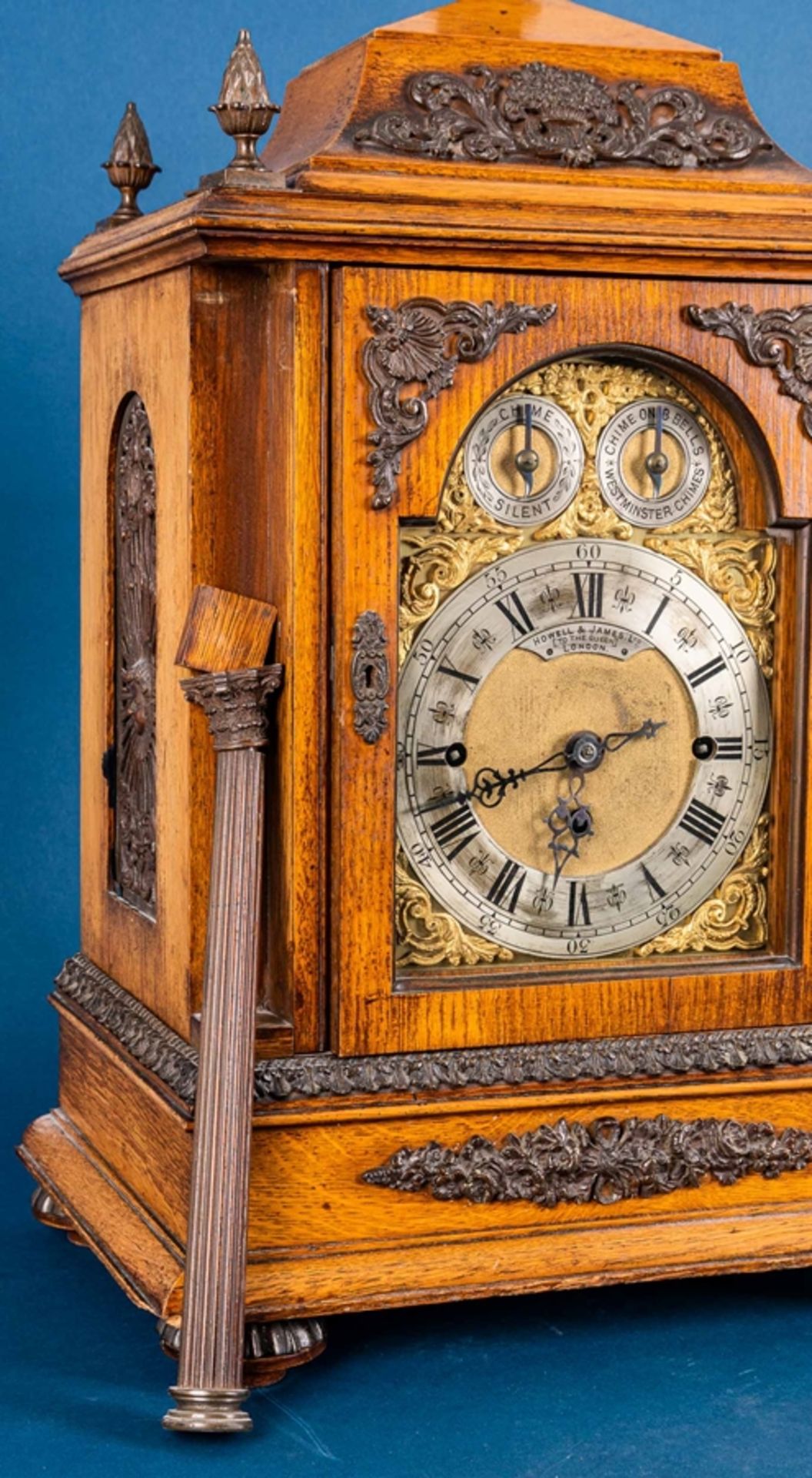 Große englische Kaminuhr, sogen. Bracket - Clock, Engl. um 1900/ 20. Massives Eichengehäuse, aufwän - Image 12 of 43