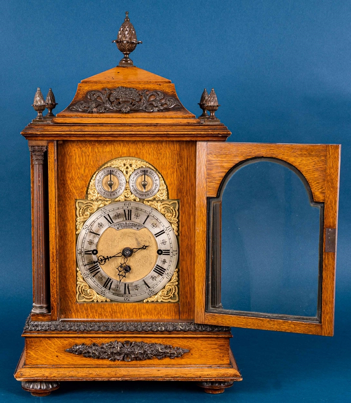 Große englische Kaminuhr, sogen. Bracket - Clock, Engl. um 1900/ 20. Massives Eichengehäuse, aufwän - Bild 2 aus 43