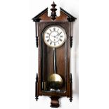 Antike eingewichtige Wanduhr, sogenannter Regulator, ungeprüftes Uhrwerk, Nussbaumgehäuse, um 1900/