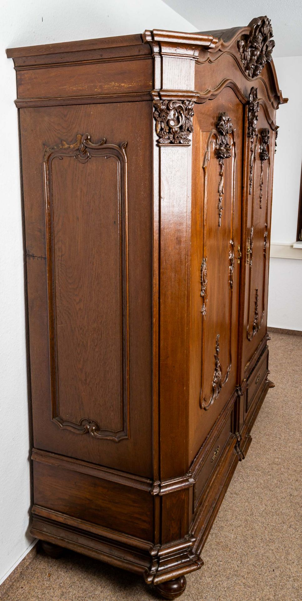 Großer antiker, prunkvoller Eichenschrank, voll zerlegbarer 2tür. Korpus, Front & Seiten kassettier - Bild 12 aus 13