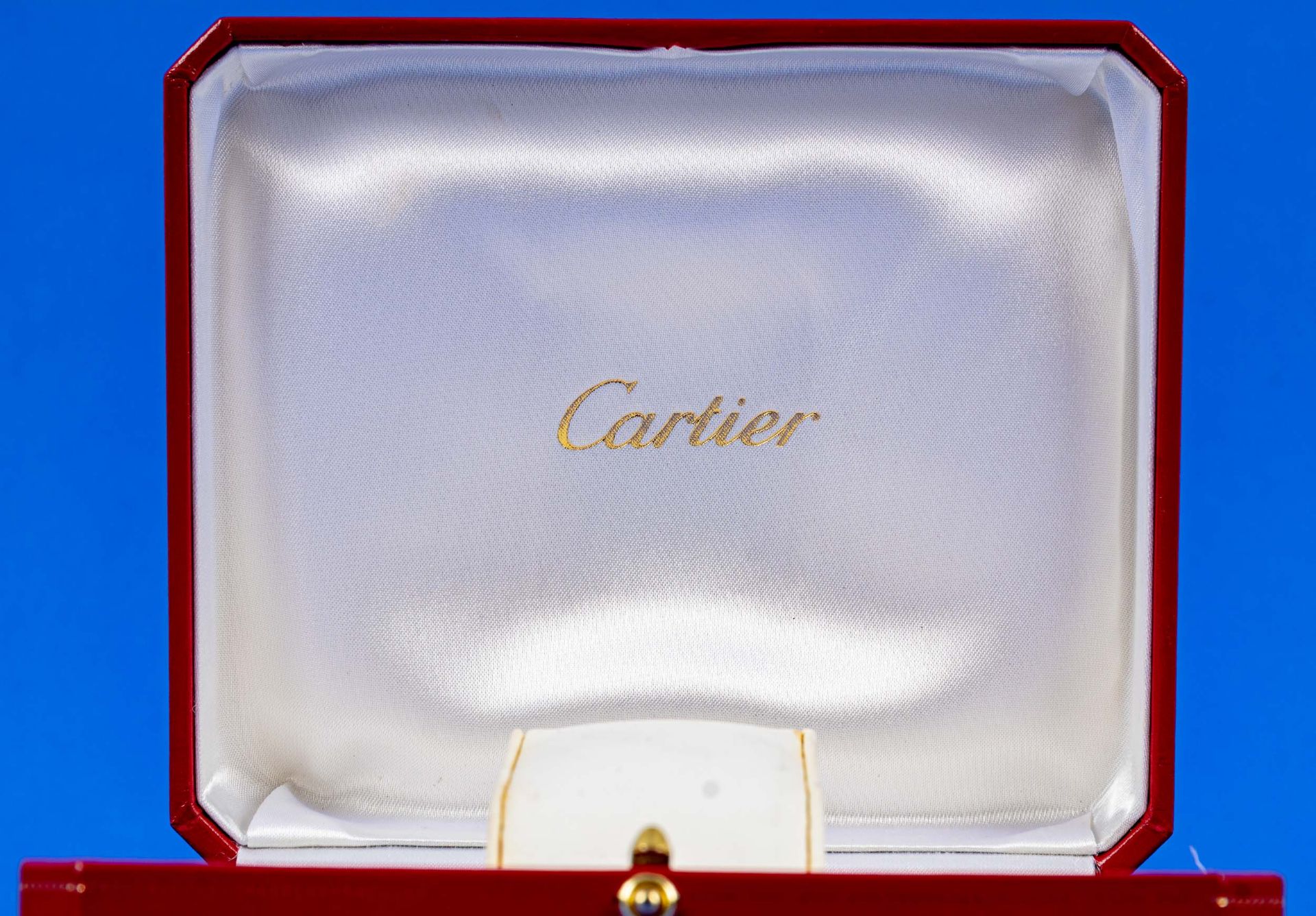 Originale CARTIER-Box für eine Damenarmbanduhr, geringe Erhaltungsmängel. Außenmaße ca. 9 x 13 x 15 - Image 2 of 7