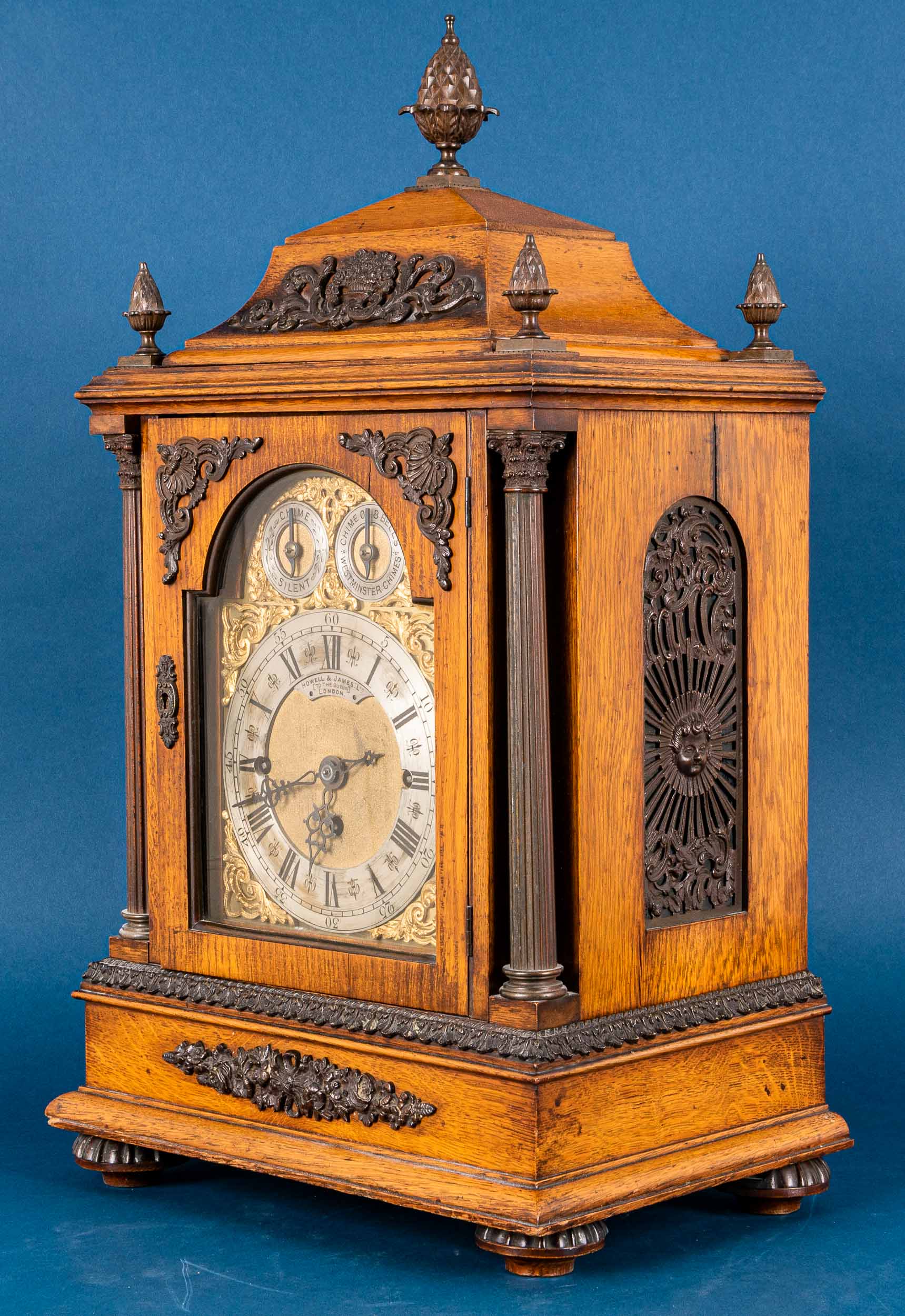 Große englische Kaminuhr, sogen. Bracket - Clock, Engl. um 1900/ 20. Massives Eichengehäuse, aufwän - Bild 31 aus 43