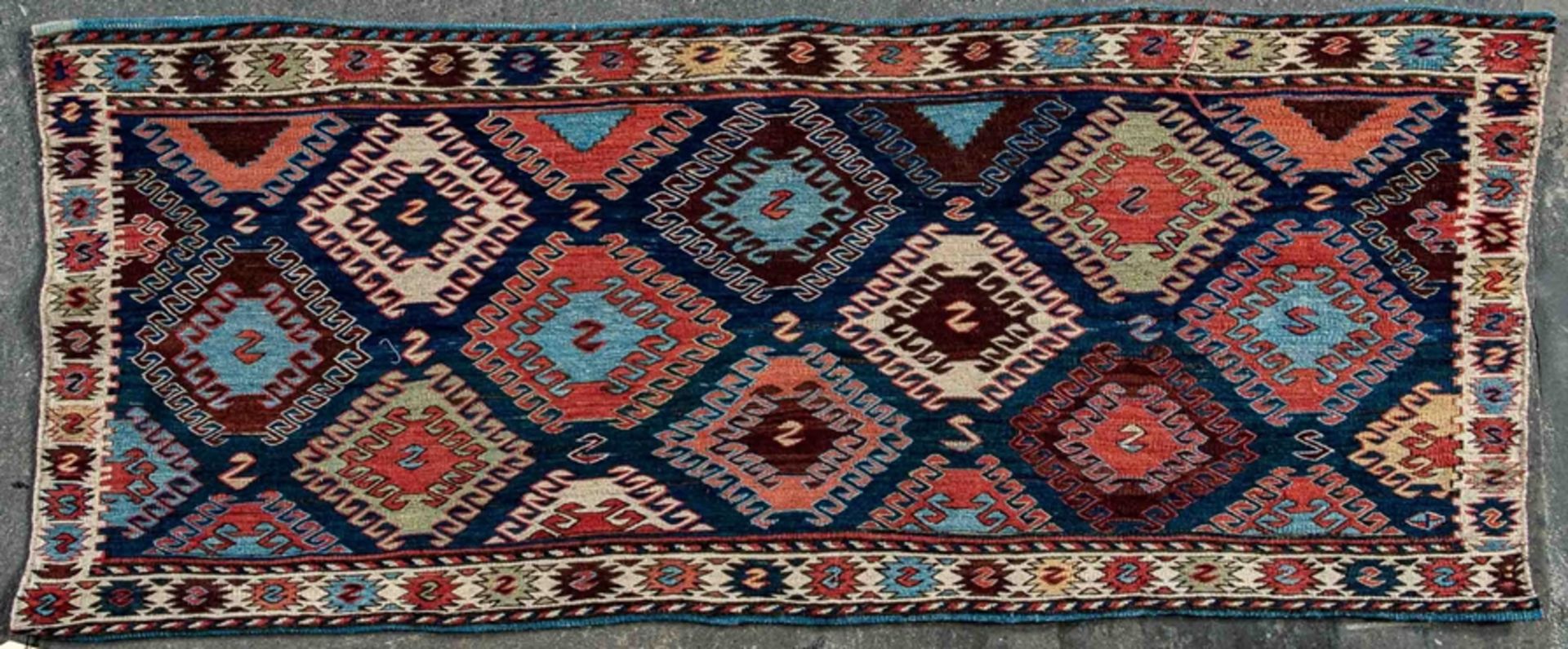 Antike Sumakh-Stickerei, ca. 48 x 119 cm.