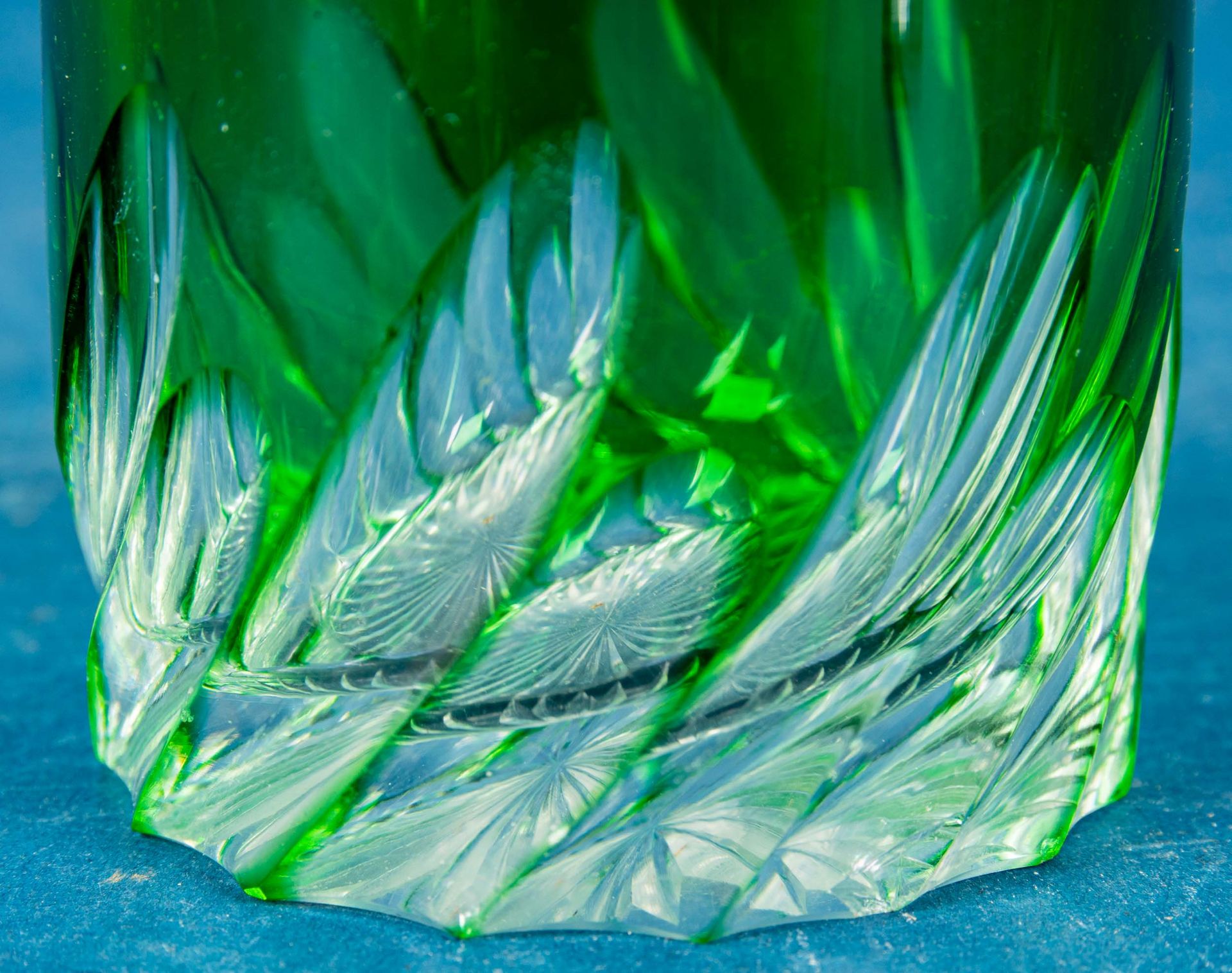 Feiner Glasflakon mit 800er Silbermontur, grünlich überfangen, schöner Schliffdekor, Höhe ca. 16 cm - Bild 6 aus 6