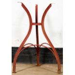 Antikes Gartentischgestell, Gusseisen, rötlich lackiert. 1 Tischfuß alt ergänzt, Höhe ca. 73 cm, Du