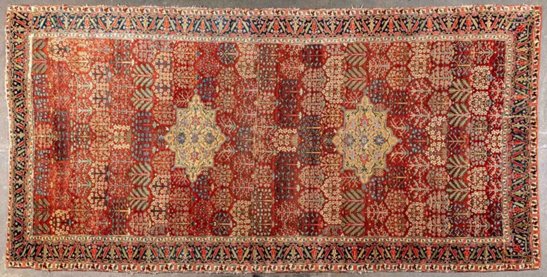 Früher nordwestpersischer Teppich, Mitte 18. Jhdt. oder früher. Format ca. 480 x 232 cm. Schafschur