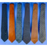 Konvolut von 6 Krawatten der Marke "Gucci", Italien; 100% Seide. Überwiegend Blau- und Brauntöne. L