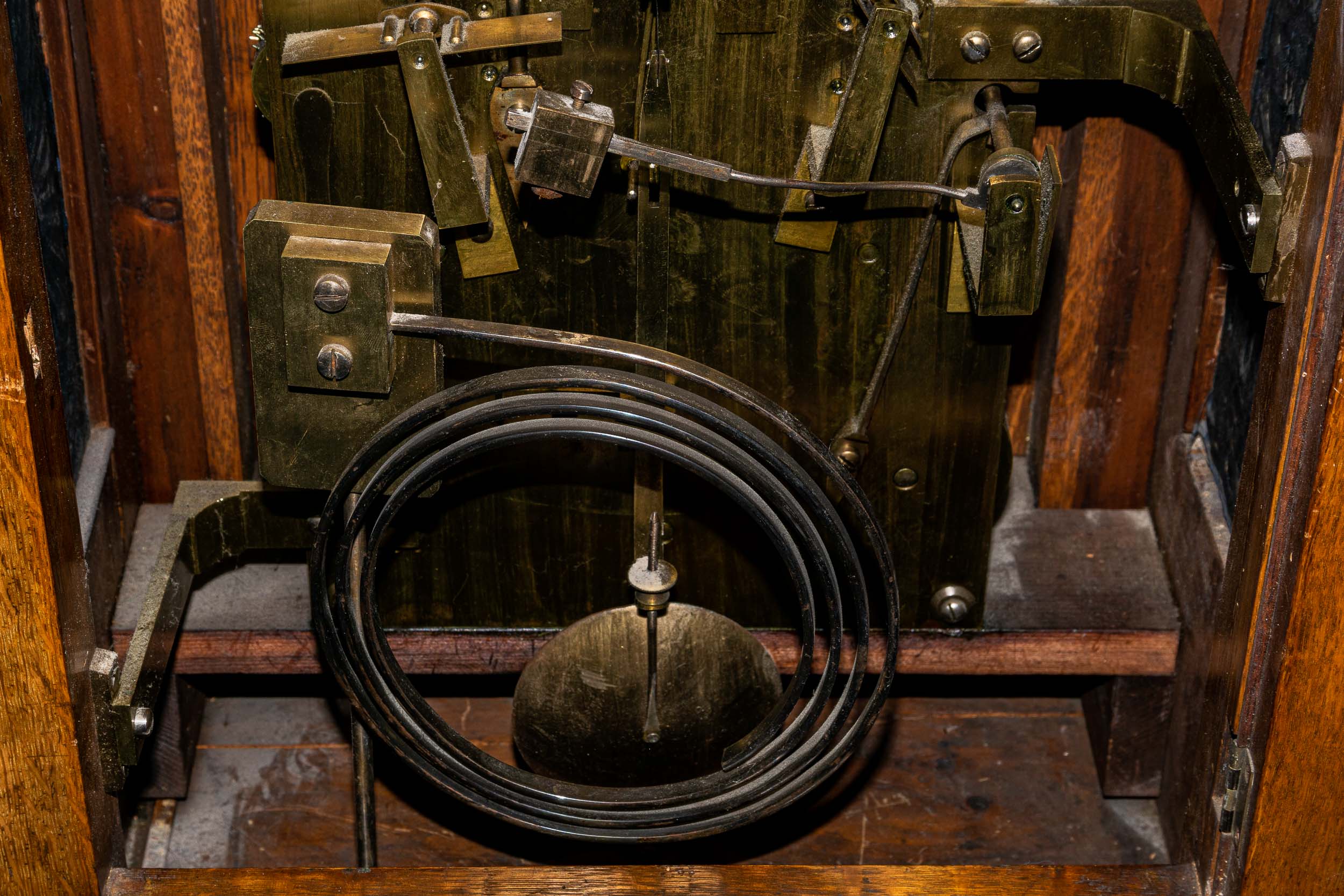 Große englische Kaminuhr, sogen. Bracket - Clock, Engl. um 1900/ 20. Massives Eichengehäuse, aufwän - Bild 41 aus 43