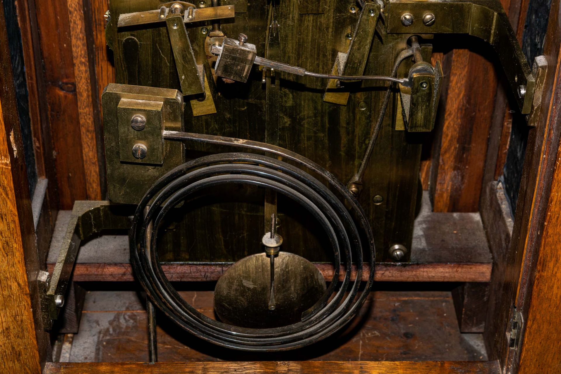 Große englische Kaminuhr, sogen. Bracket - Clock, Engl. um 1900/ 20. Massives Eichengehäuse, aufwän - Image 41 of 43