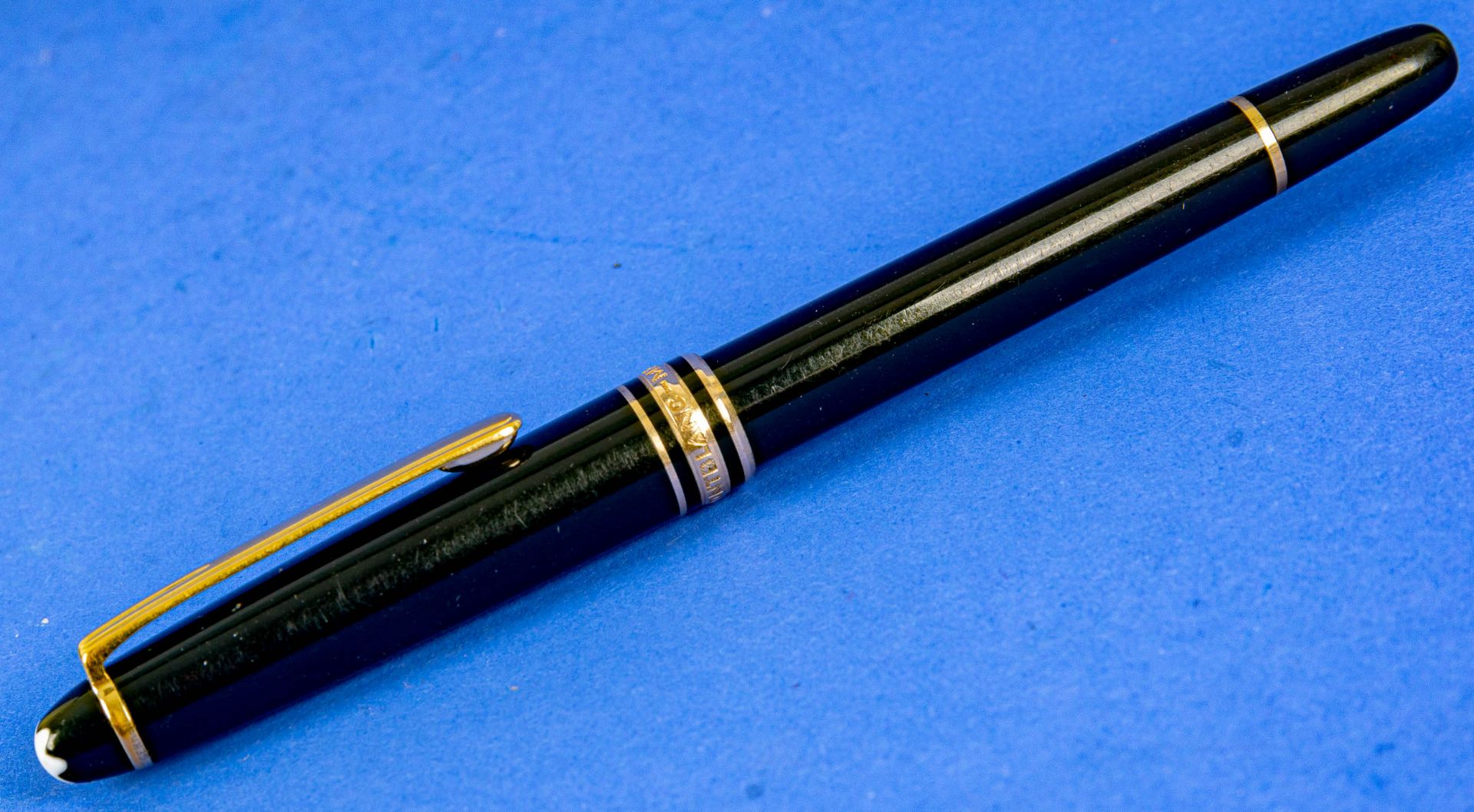 MONTBLANC - MEISTERSTÜCK Kugelschreiber/Schreibstift, Länge ca. 14 cm in "Helit"-Stifthalter aus Ba