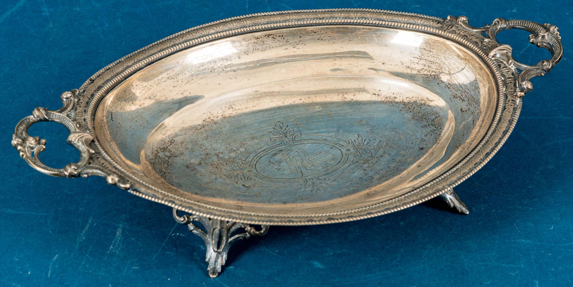 Ovale Henkelschale auf Füßen, um 1900, 800er Silber massiv, ca. 317 gr., Länge ca. 34 cm.
