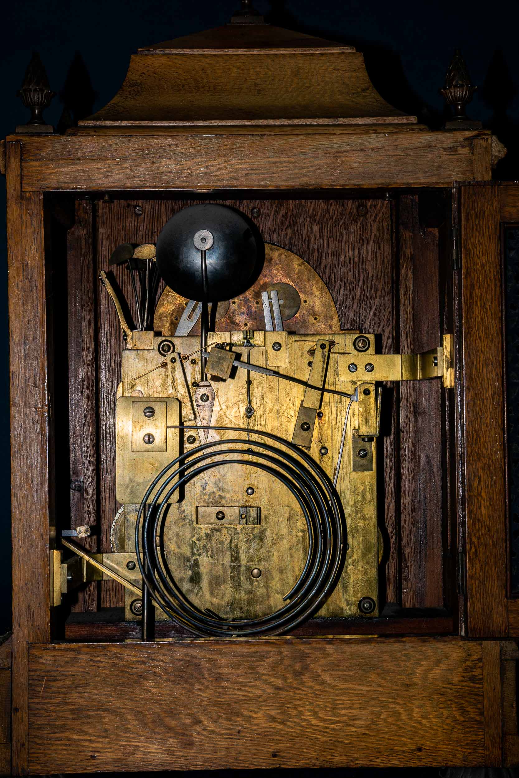 Große englische Kaminuhr, sogen. Bracket - Clock, Engl. um 1900/ 20. Massives Eichengehäuse, aufwän - Bild 34 aus 43