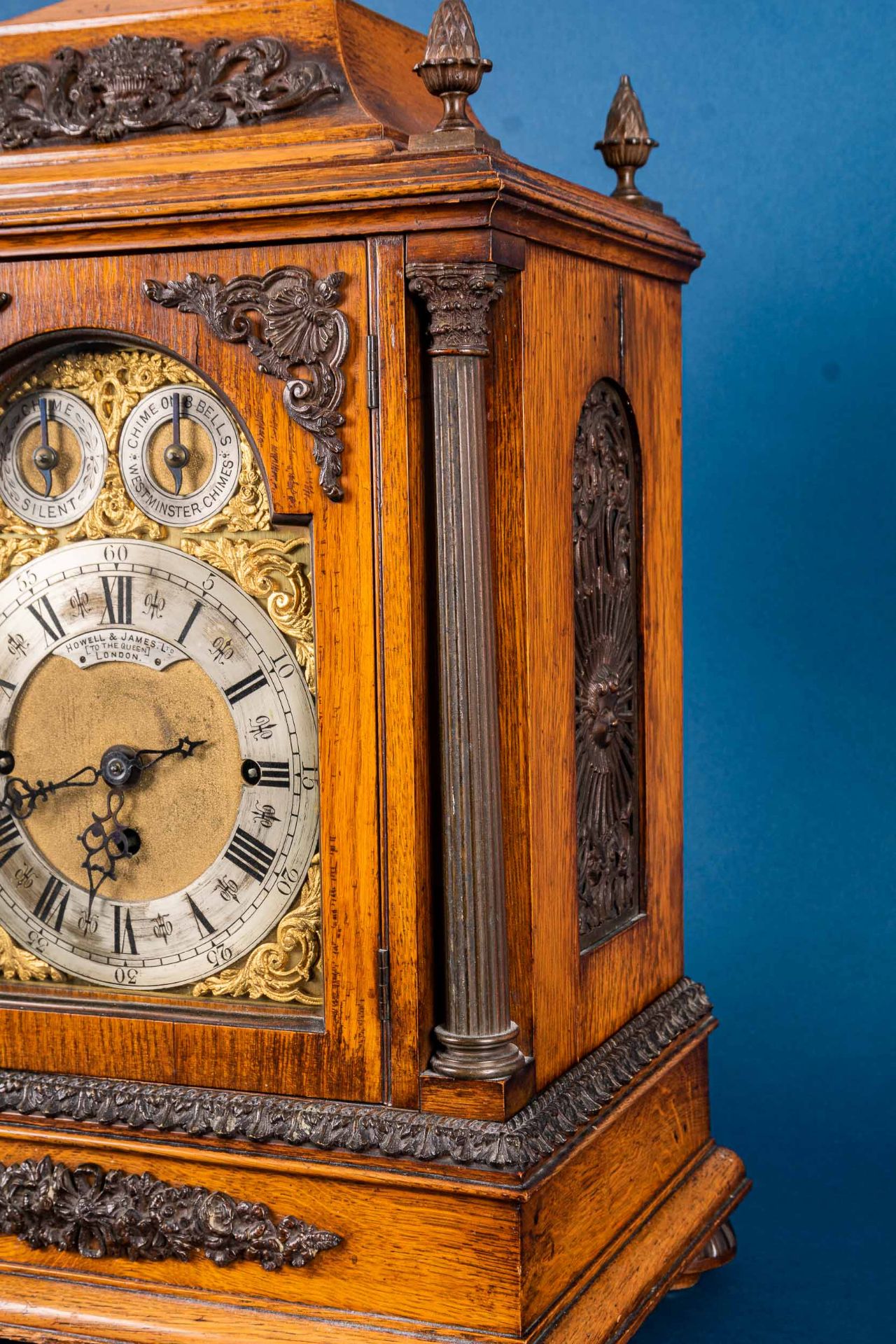 Große englische Kaminuhr, sogen. Bracket - Clock, Engl. um 1900/ 20. Massives Eichengehäuse, aufwän - Image 13 of 43