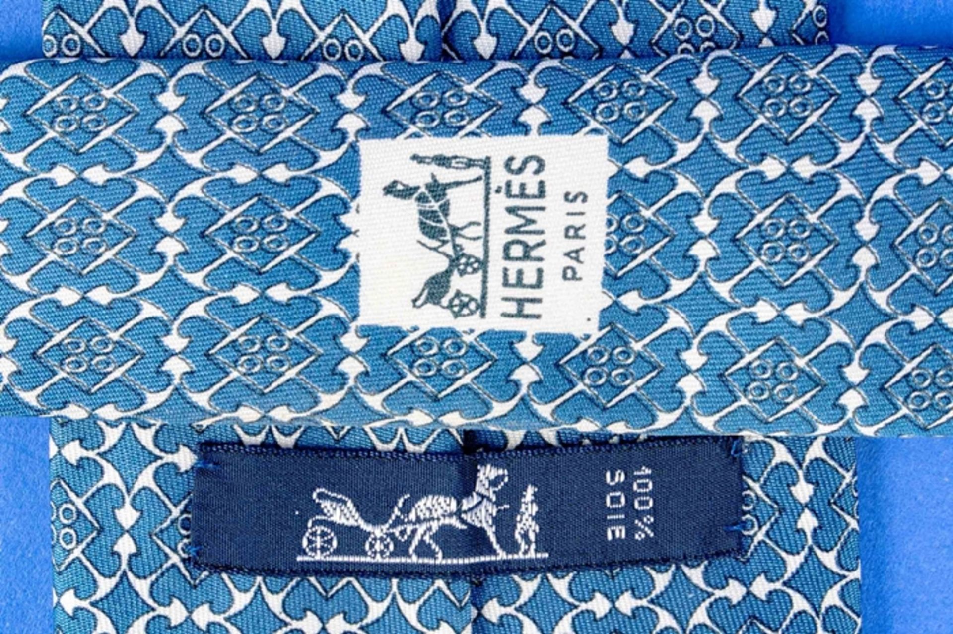 Konvolut von 7 Seidenkrawatten der Firma "Hermes" Paris, überwiegend Blautöne. Länge ca. 140 cm; gu - Bild 3 aus 8