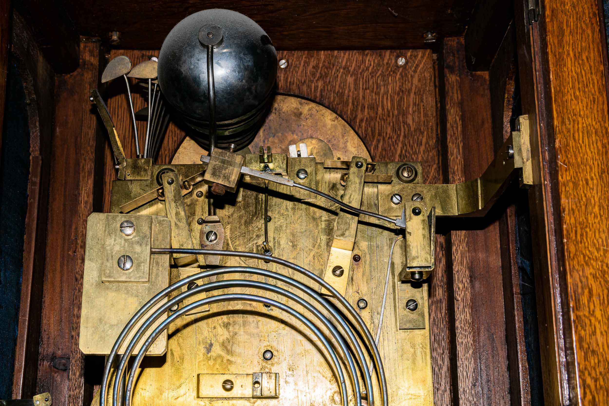 Große englische Kaminuhr, sogen. Bracket - Clock, Engl. um 1900/ 20. Massives Eichengehäuse, aufwän - Bild 36 aus 43